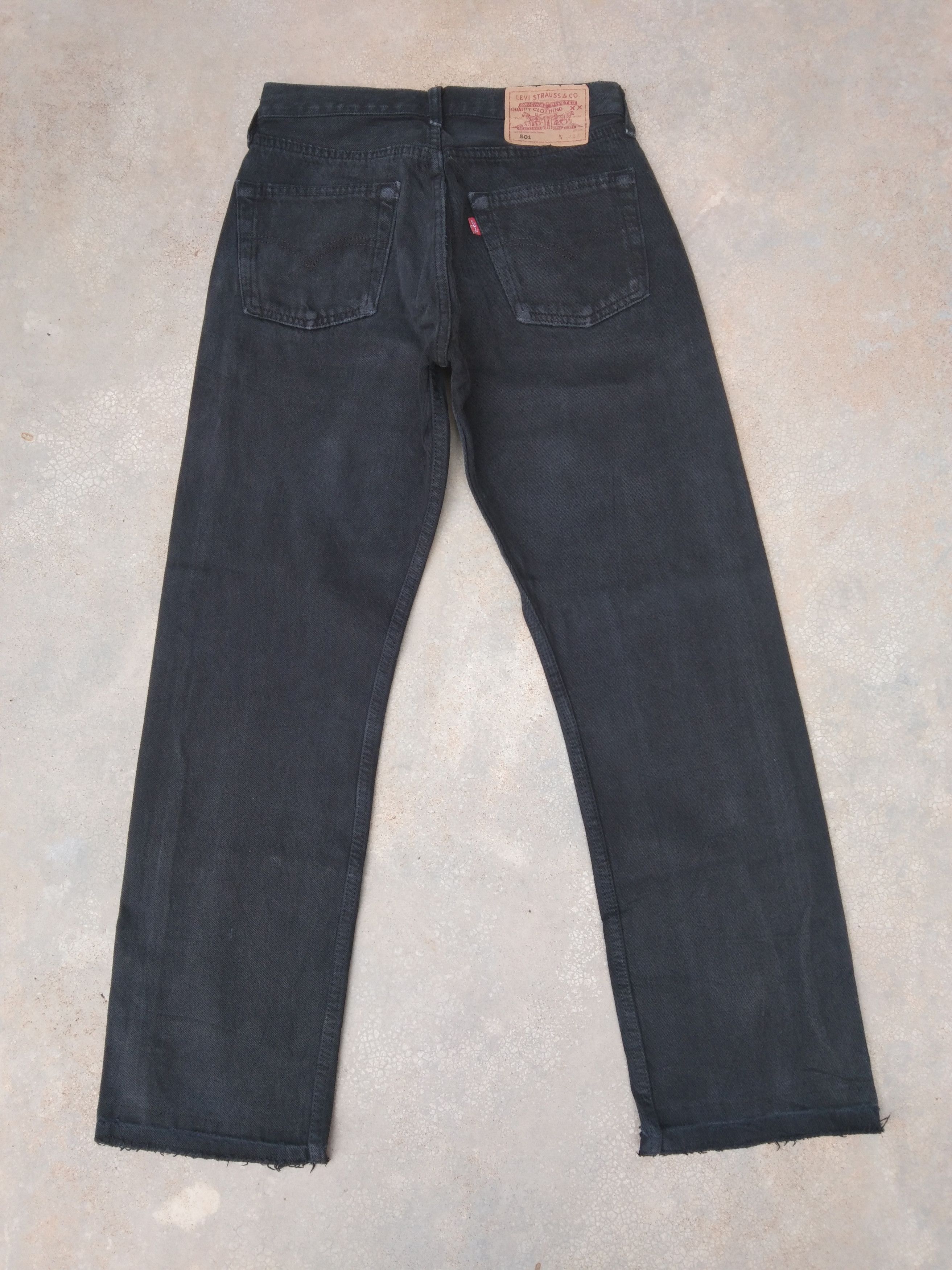 Levi's Vintage Levi's 501 Black Distressed Jeans 27x28 Size US 27 - 2 Thumbnail