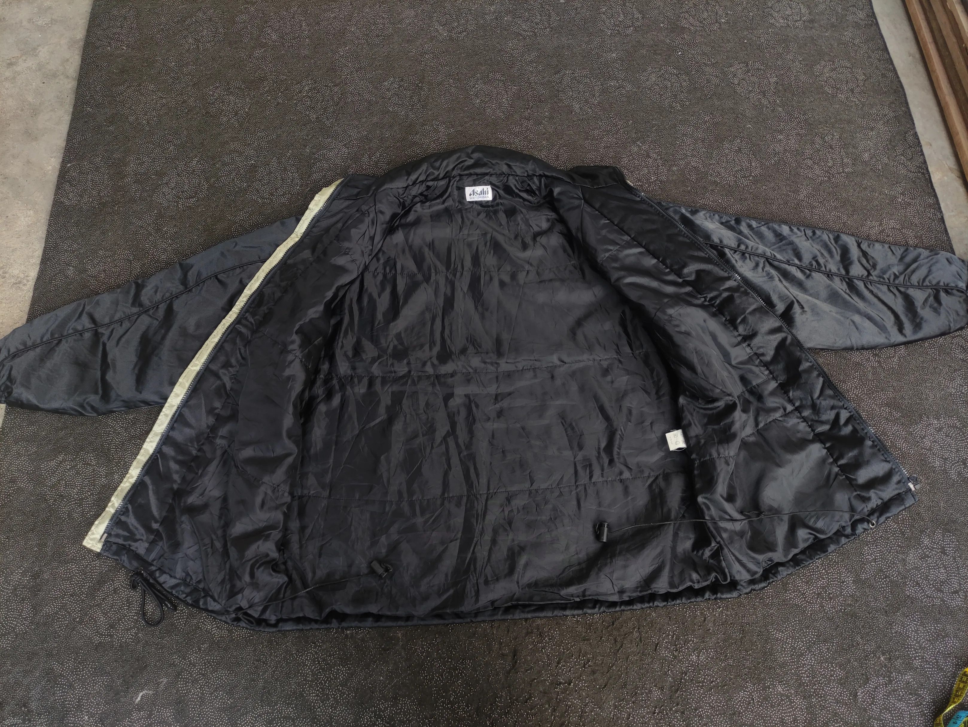 Asahi Vintage Asahi Soft Drinks Wonda Coffee Jacket J023 Size US XL / EU 56 / 4 - 12 Thumbnail