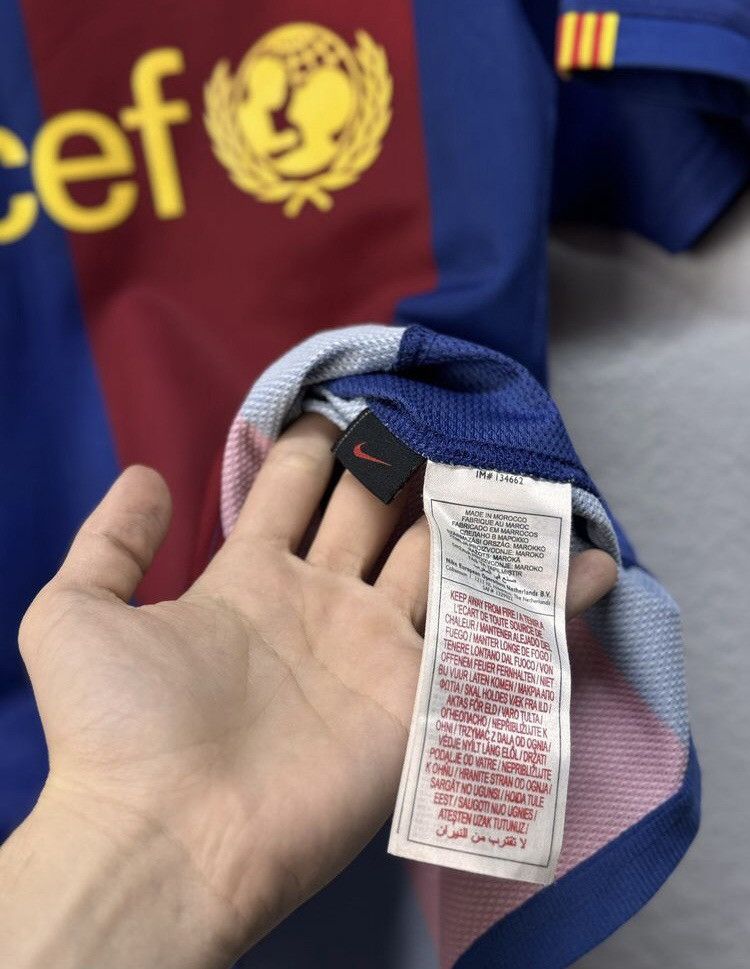 Other FC Barcelona Nike Vintage 2006/07 Jersey Size US S / EU 44-46 / 1 - 7 Thumbnail
