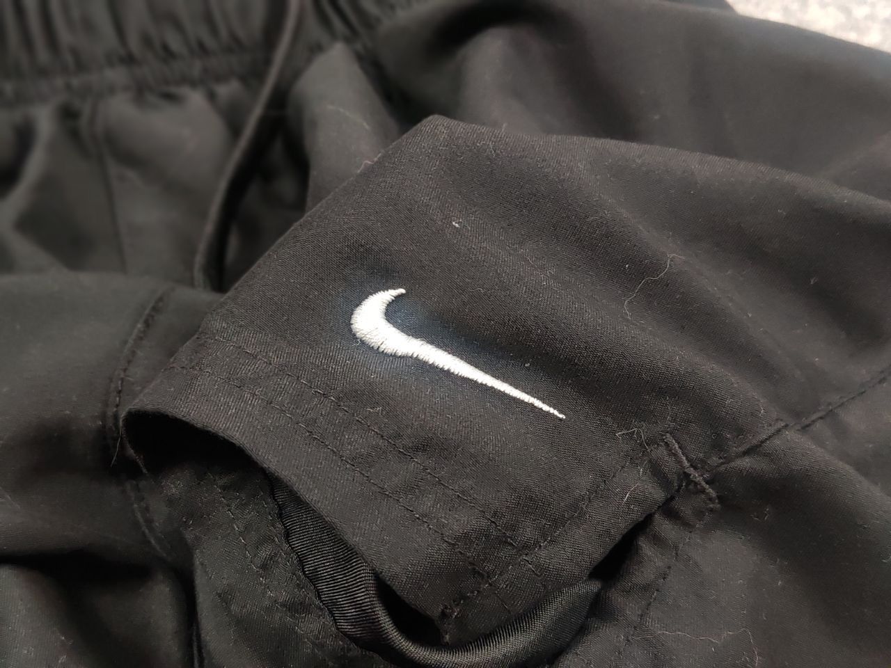 Nike Vintage Nike Swoosh Black Casual Y2K Style Shorts Size US 32 / EU 48 - 15 Thumbnail