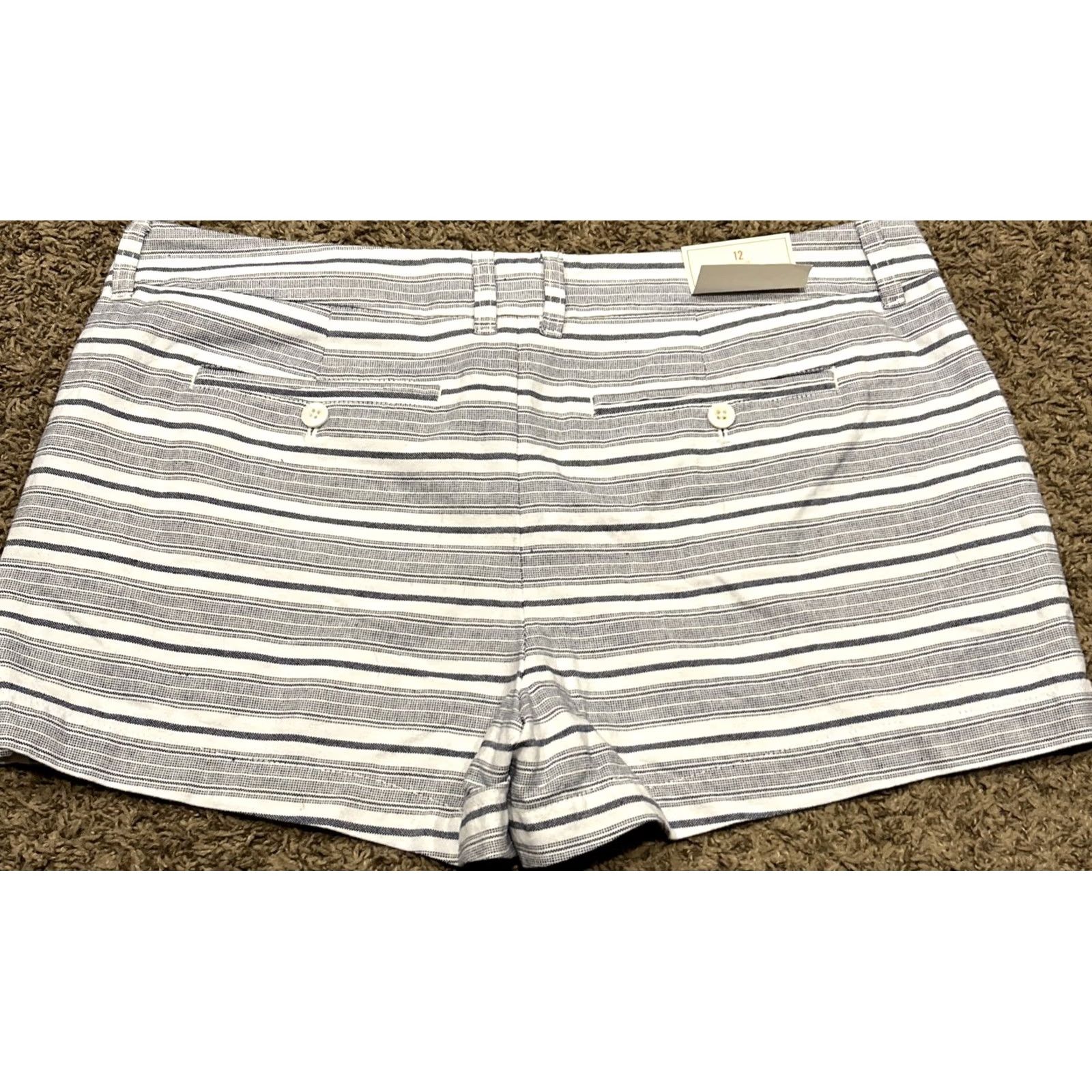 Gap Gap Khakis Women’s Size 12 Cotton Shorts Blue White NWT Knit Chino Pockets Casual Regular Front Flat 3” Inseam 12” Vintage No B19 Size 34" / US 12 / IT 48 - 5 Thumbnail