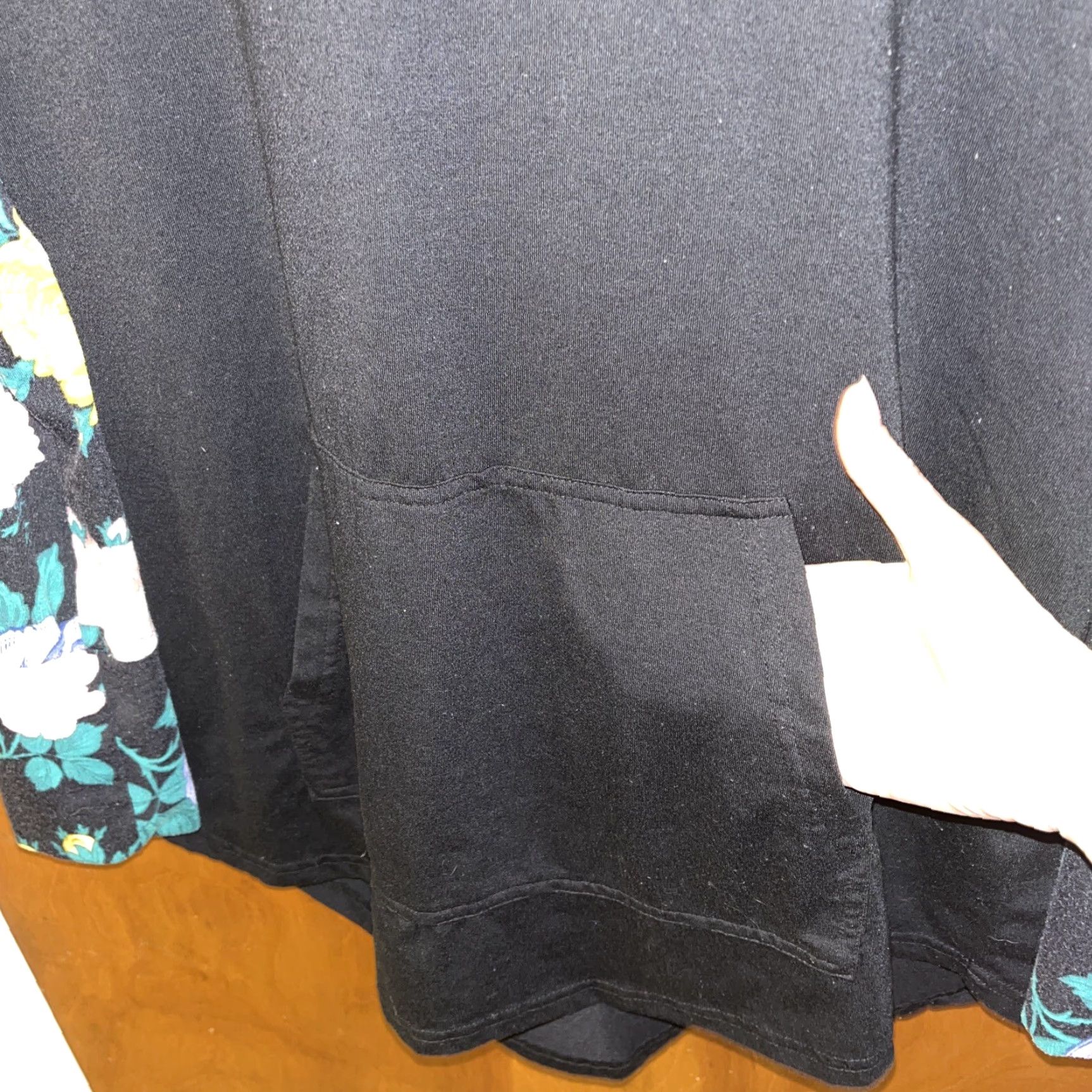 Vintage LuLaRoe Hoodie Large Black Floral Print Pullover Sweatshirt Women Hooded Jersey Polyester Pullover Size L / US 10 / IT 46 - 2 Thumbnail