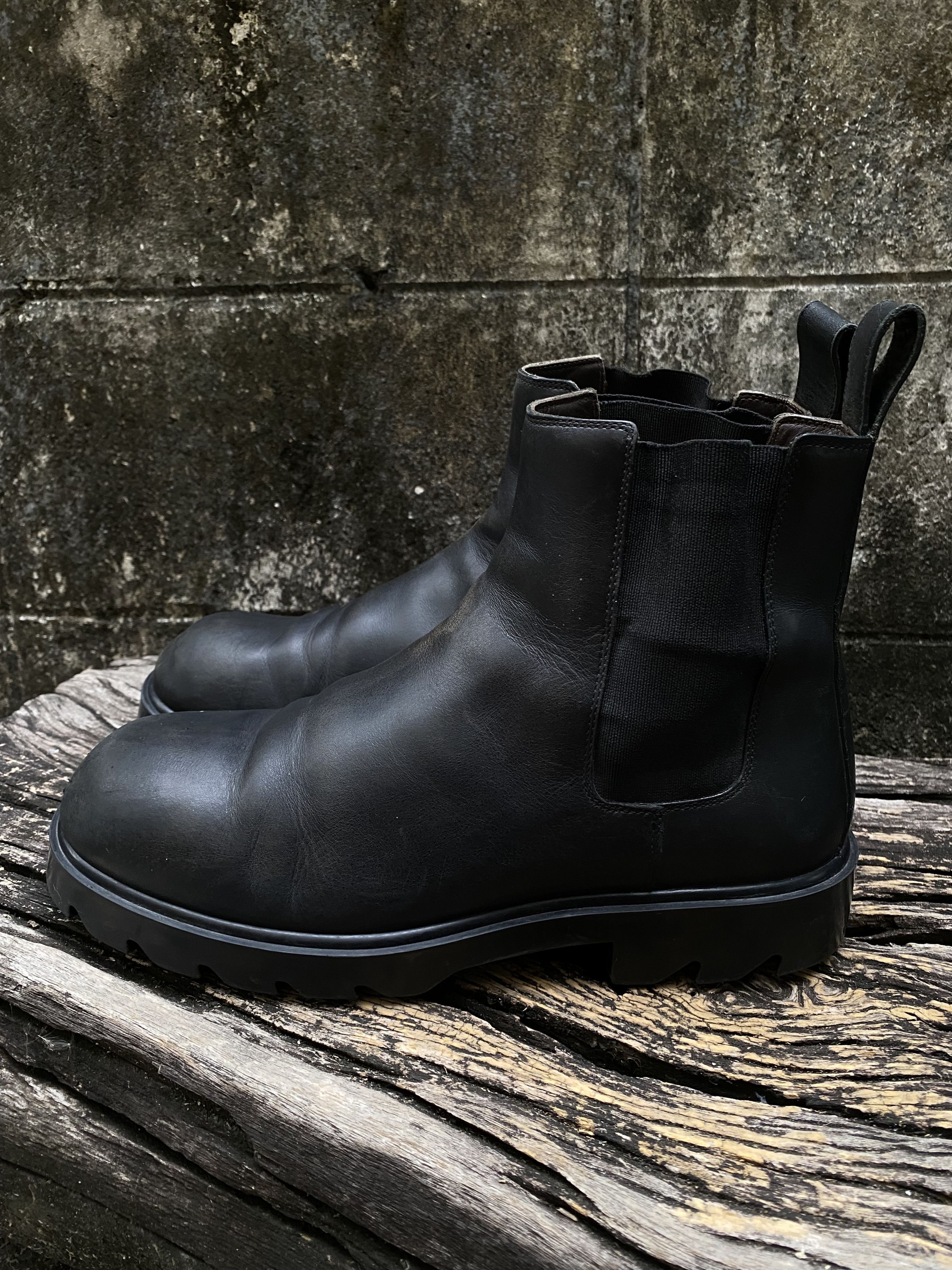 Bottega Veneta Bottega Veneta Tire Chelsea Boots Black Leather EU41 Size US 8 / EU 41 - 2 Thumbnail