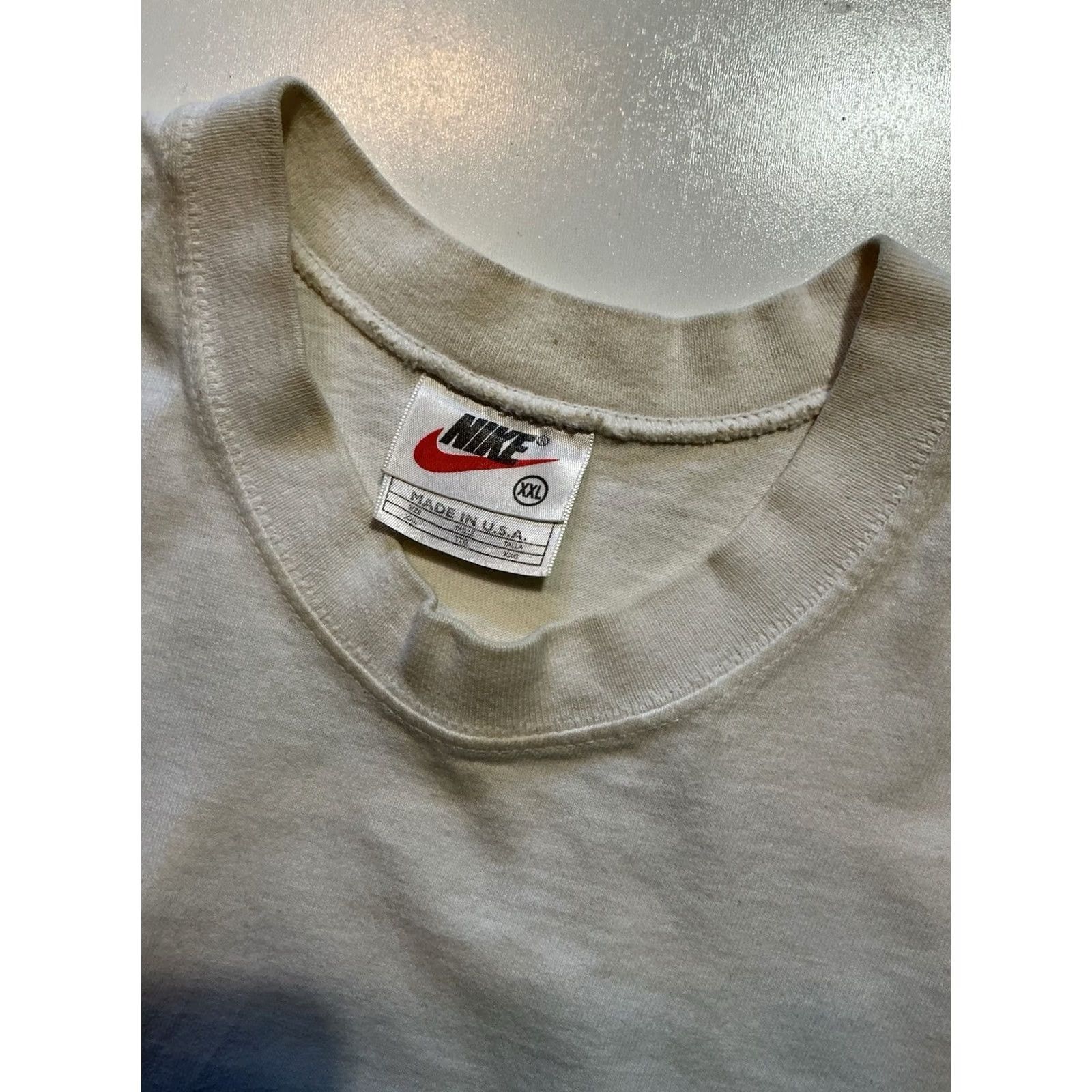 Nike VINTAGE Nike Basketball Tornado Twist Swoosh Graphic Tank Top T-Shirt XXL White 90s Mens Shirts Size US XXL / EU 58 / 5 - 6 Thumbnail