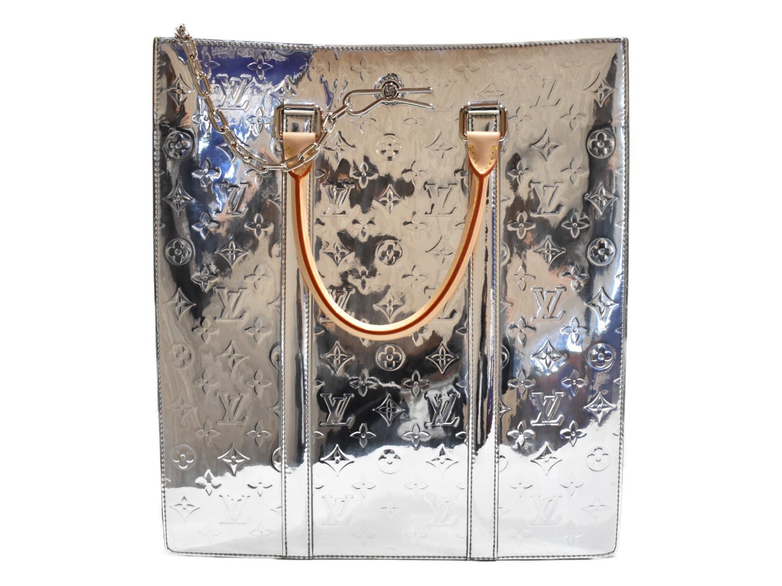 image of Louis Vuitton Sakpura Silver Monogram Canvas 2021 Fall/winter Lv Mirror/mirror Capsule Collection T