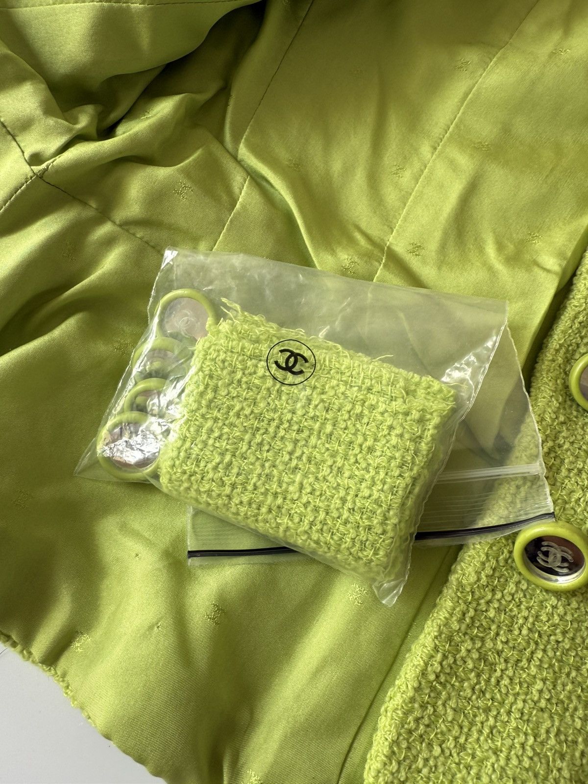 Chanel Chanel Boutique 1995 Lime Green Wool Tweed Blazer Size S / US 4 / IT 40 - 9 Thumbnail