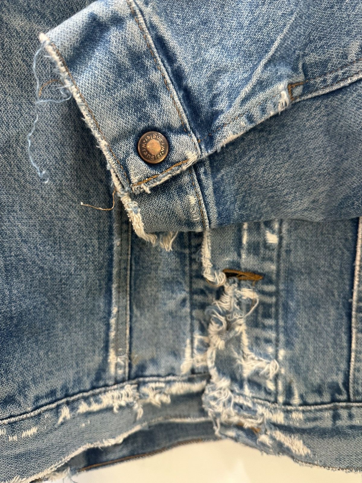 Wrangler Vintage Wrangler Thrashed Denim Jacket XXL Size US XXL / EU 58 / 5 - 5 Thumbnail