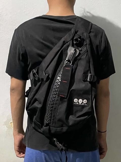 Japanese Brand 2000s Duff Tactical Crossbody Bag Big Zipper Size ONE SIZE - 3 Thumbnail