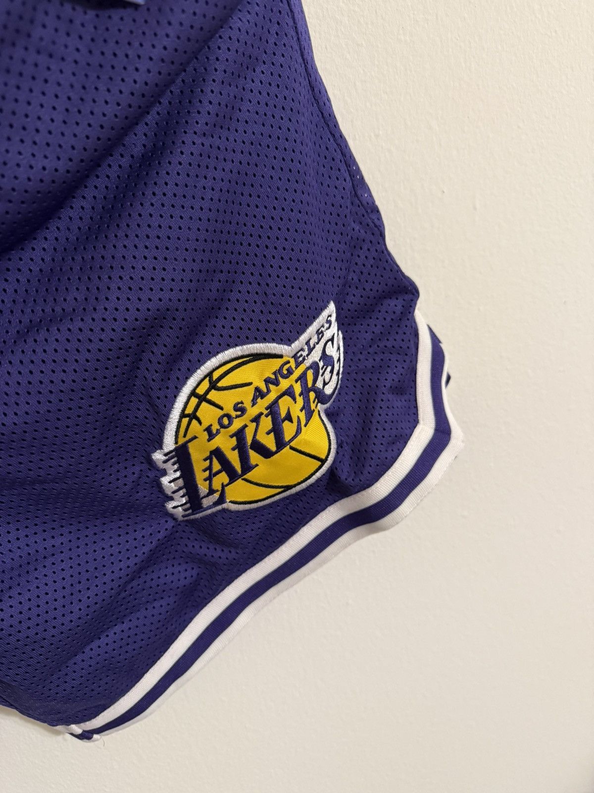 NBA Los Angeles Lakers Shorts Size US 32 / EU 48 - 3 Thumbnail