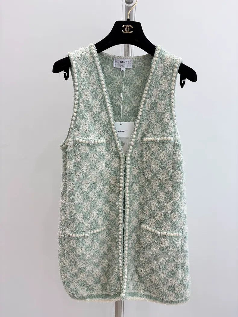 Chanel Chanel Green knitted vest Size XS / US 0-2 / IT 36-38 - 1 Thumbnail