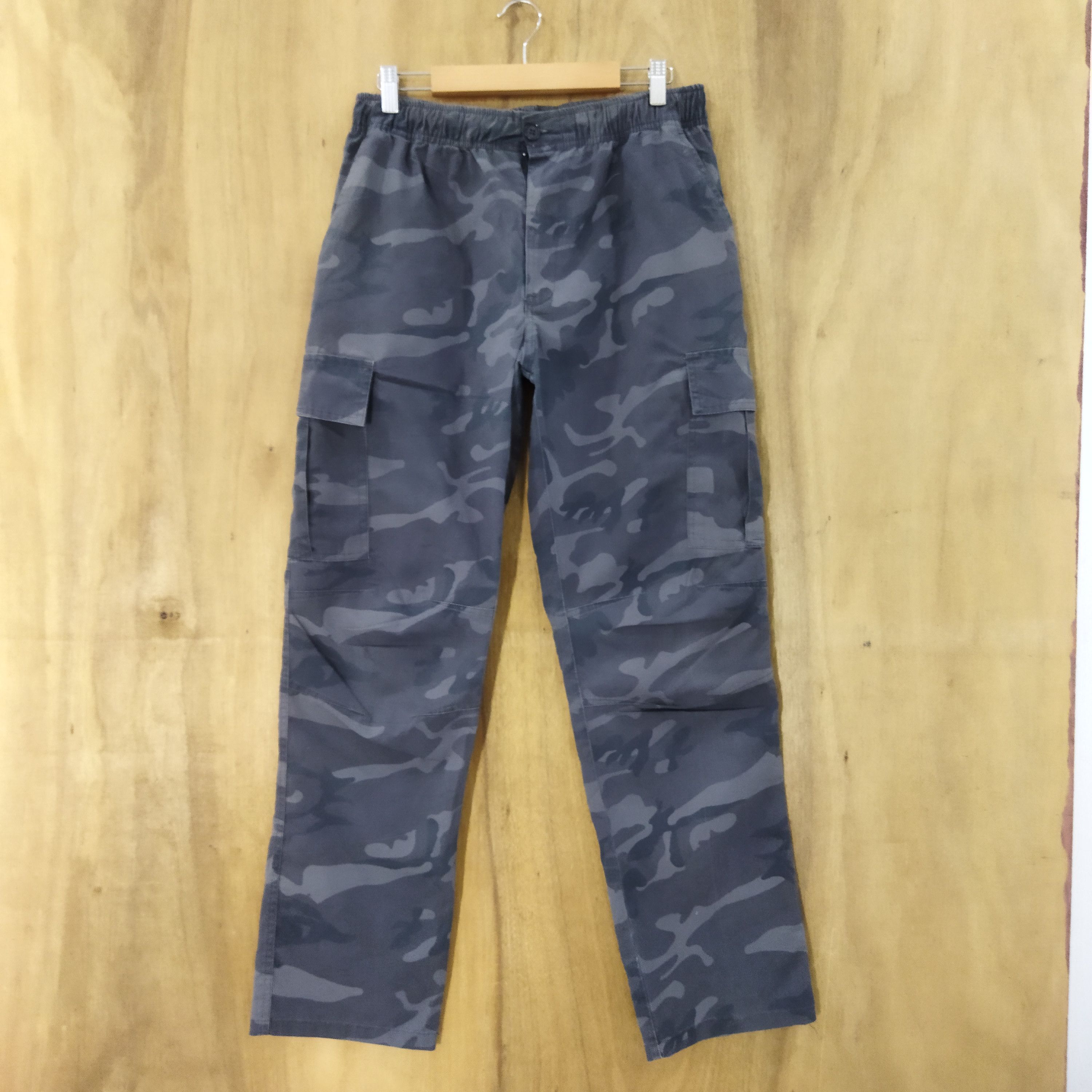 Japanese Brand GRAY CAMO CARGO PANTS Size US 30 / EU 46 - 1 Thumbnail