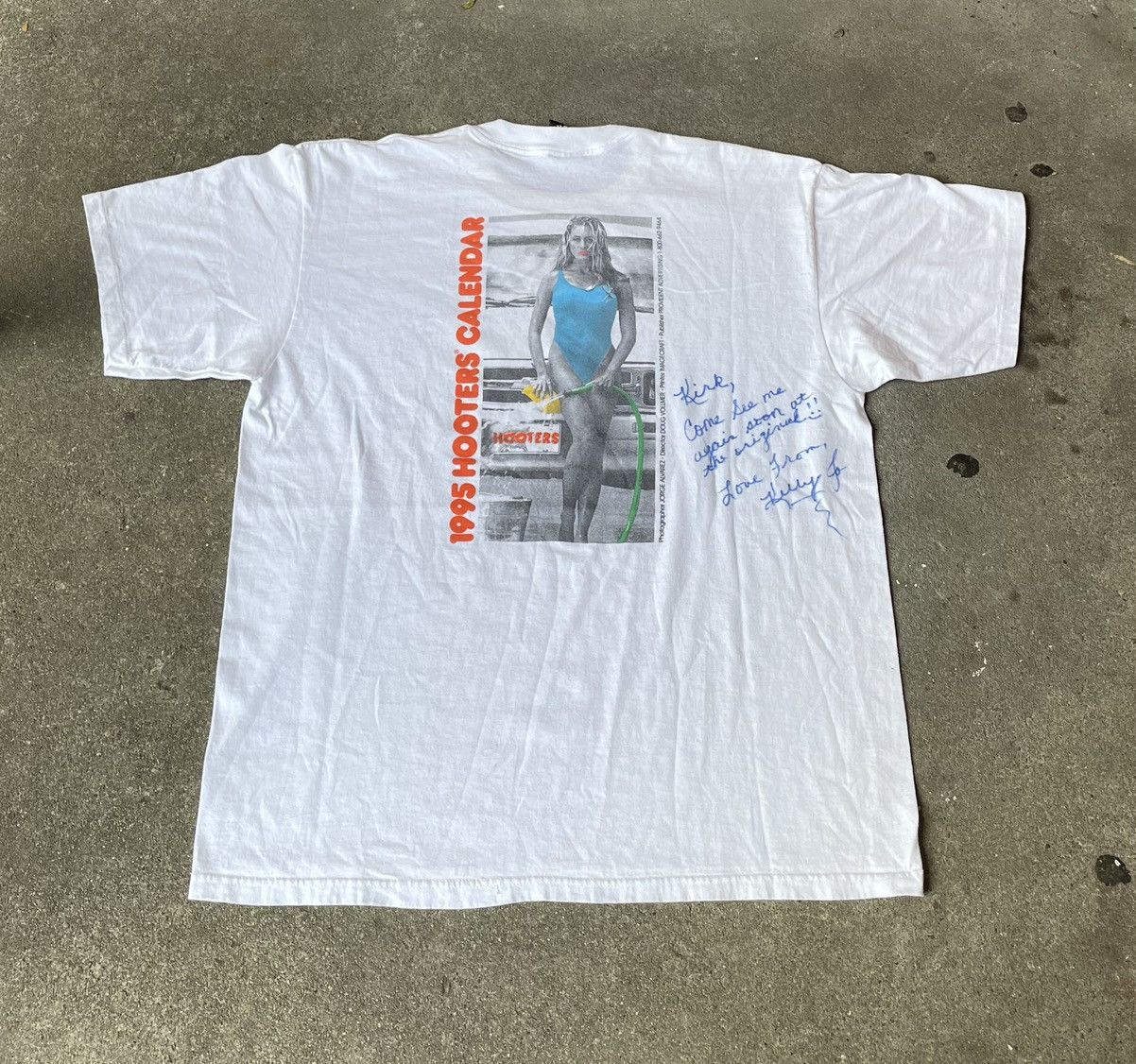 Vintage 1995 Native Sun Signed Hooters Calendars Model T Shirt Size US XL / EU 56 / 4 - 5 Thumbnail