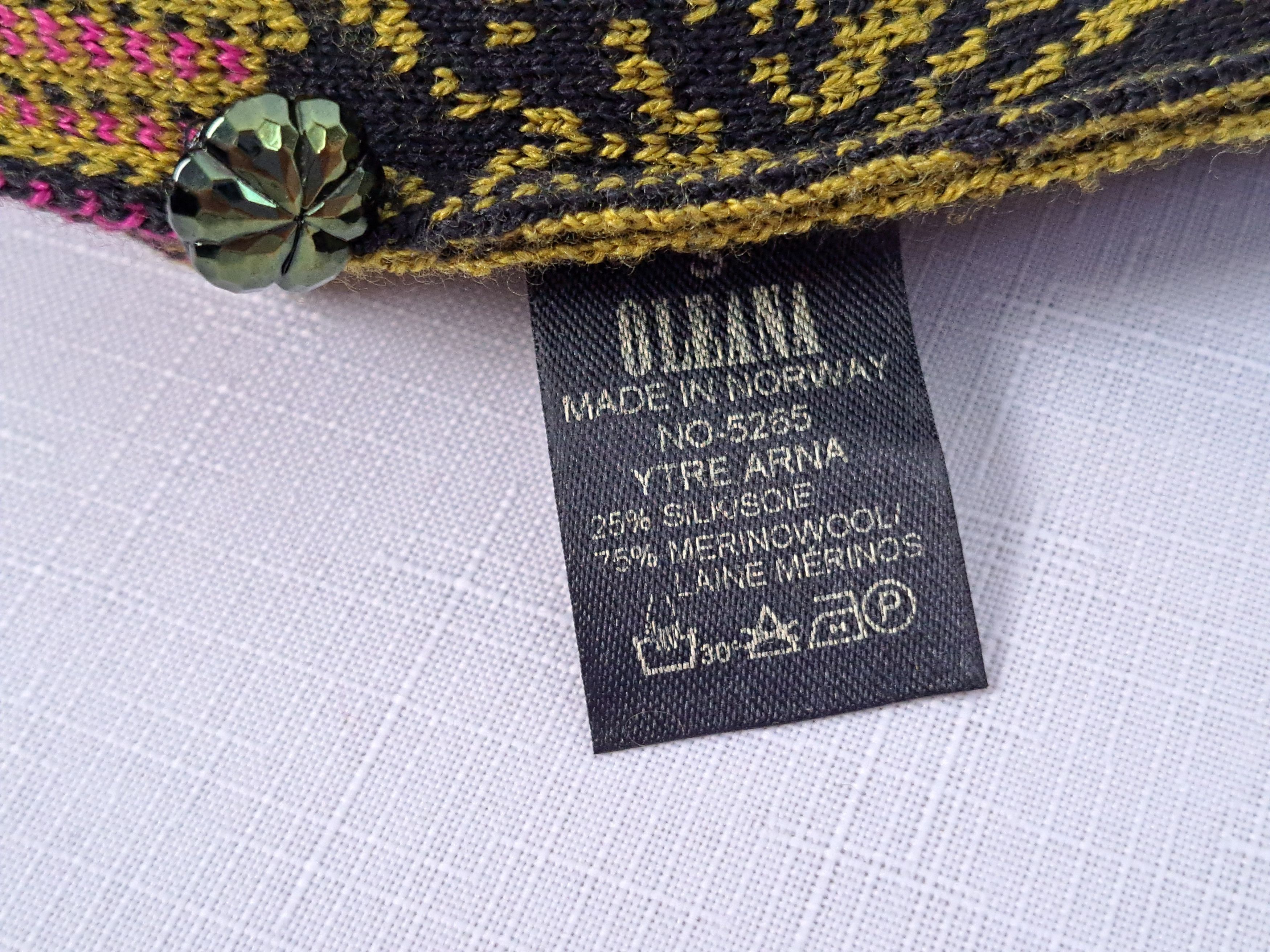 Designer OLEANA flower ornament merino wool/silk cardigan. Size S Size S / US 4 / IT 40 - 8 Thumbnail