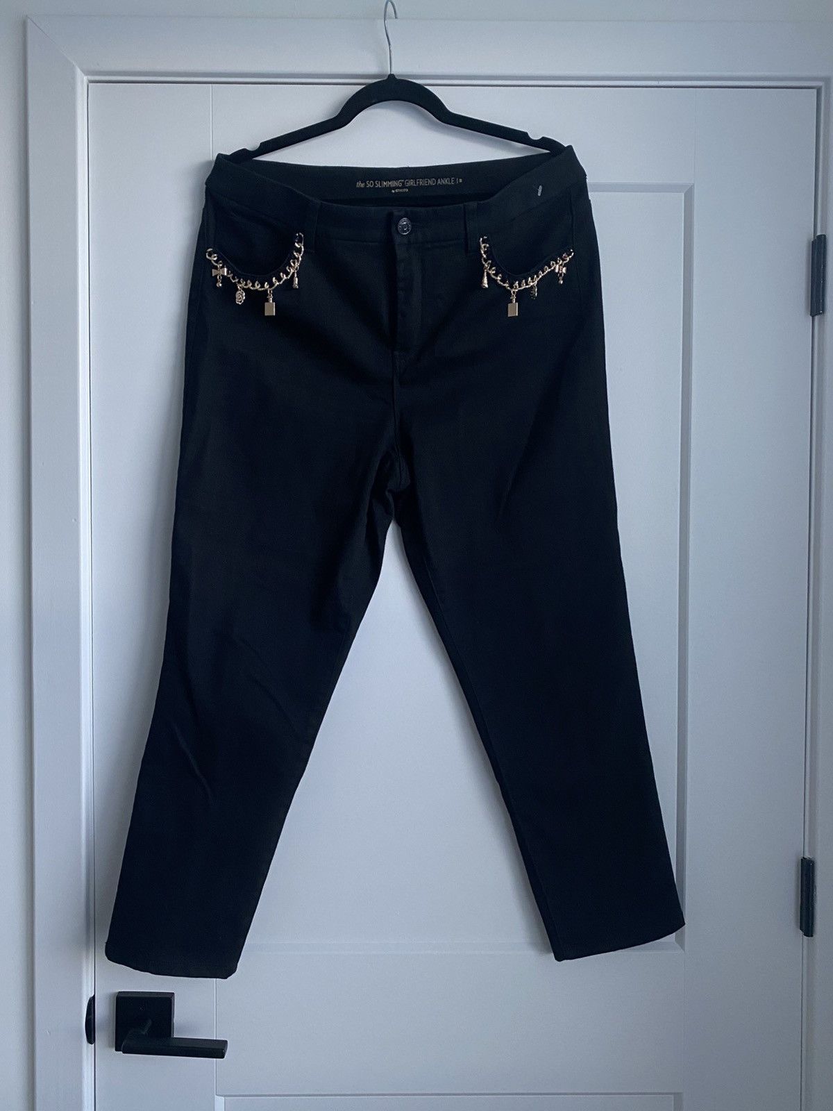 Chicos Chico's Black Charm Girlfriend Ankle Jean Used Size 26" / US 2 / IT 38 - 1 Thumbnail
