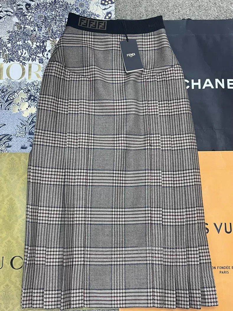 Fendi Fendi High Waist Plaid Skirt Size 25" / US 0 / IT 36 - 1 Thumbnail