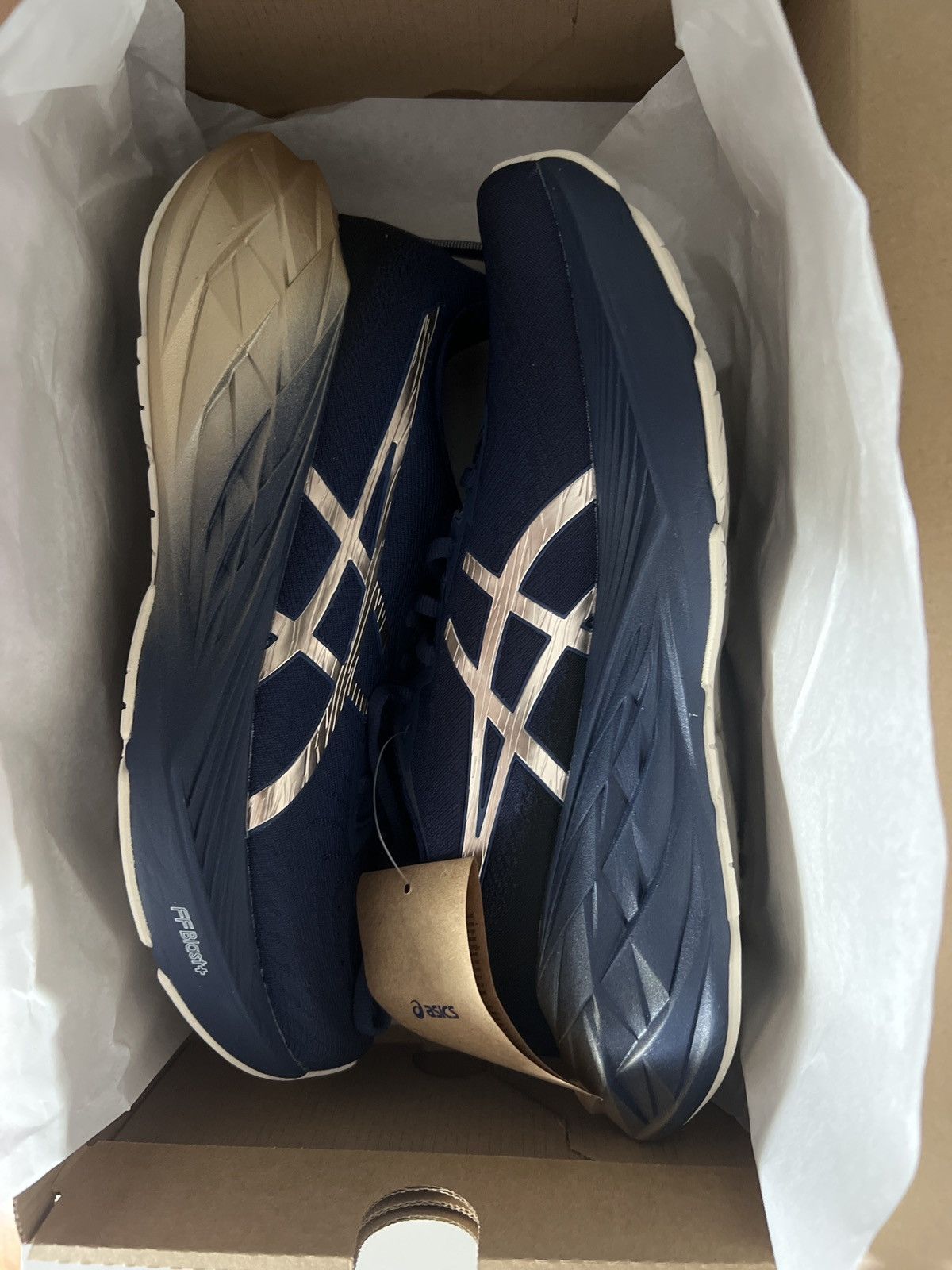 Asics Novela Blast 4 Platinum Size US 9 / EU 42 - 1 Thumbnail