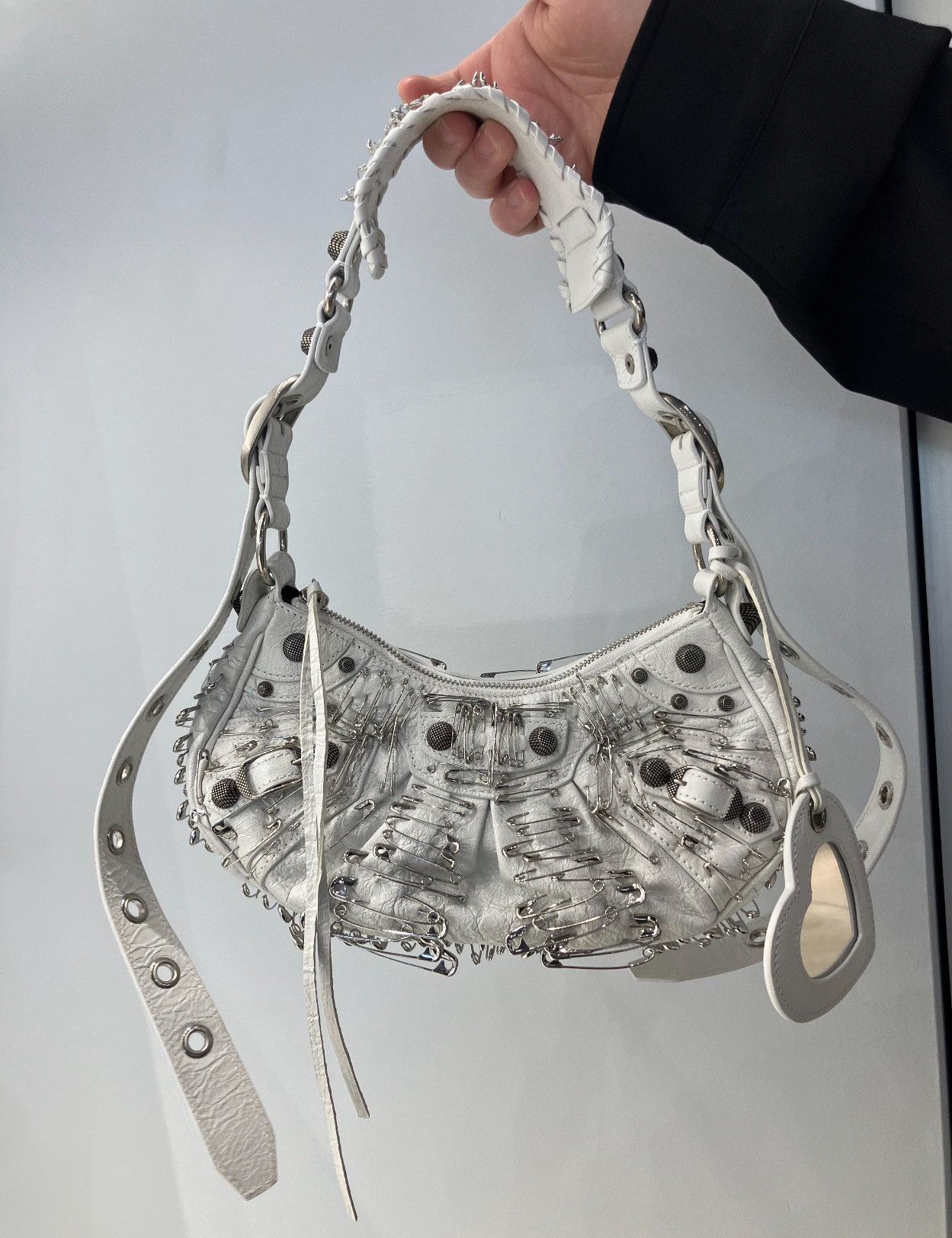 Balenciaga le cagole xs shoulder bag with safety pins in optic white Size ONE SIZE - 1 Thumbnail