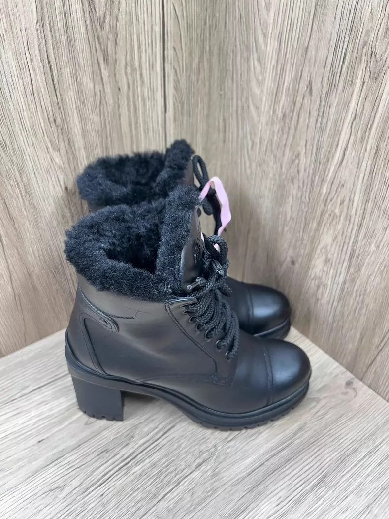 Prada Prada Black Plush Martin Boots Size 35 -2505 Size US 5 / EU 37 - 6 Thumbnail