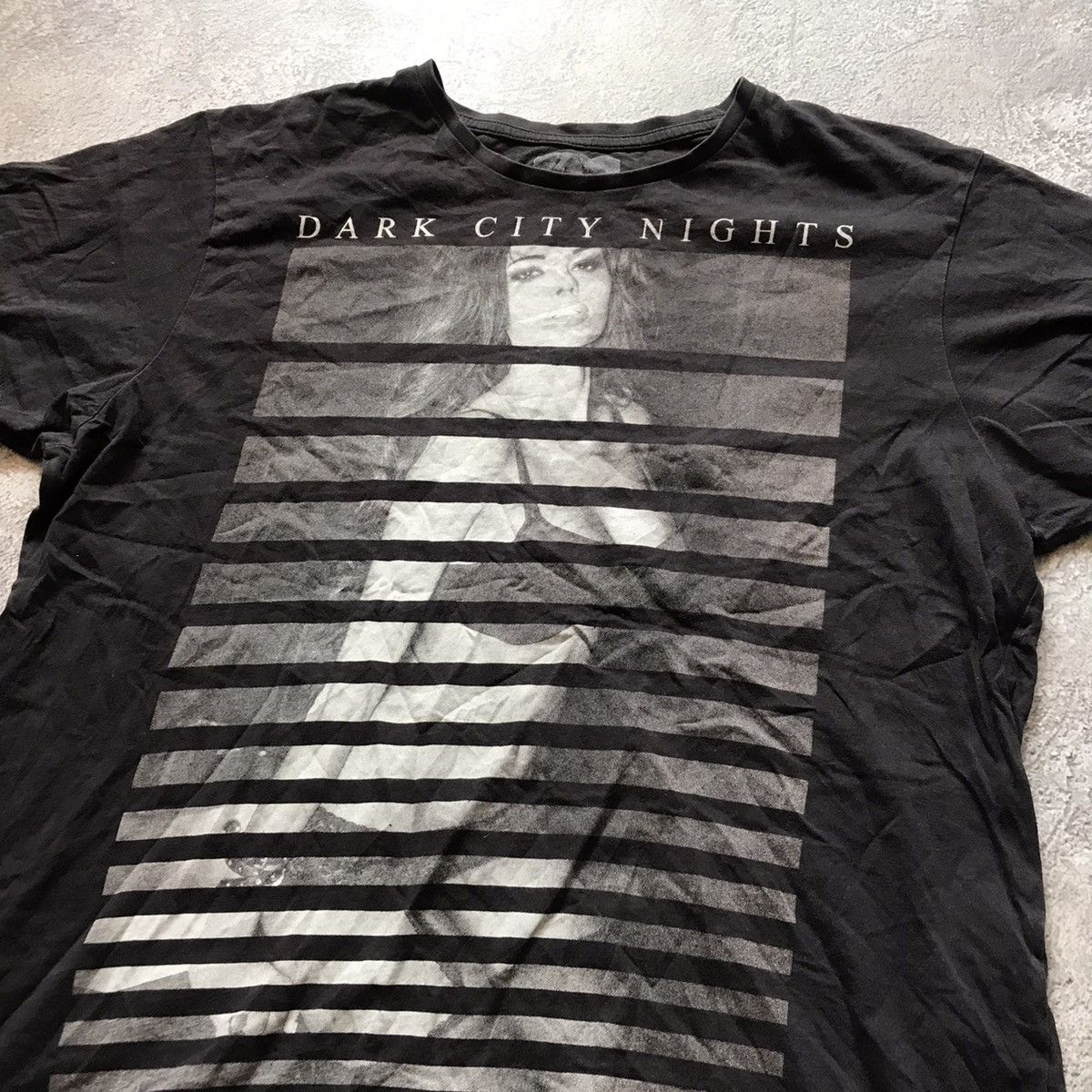 Vintage Vintage Y2K Graphic Tee Sun Faded Dark City Nights Skate XL Size US XL / EU 56 / 4 - 1 Thumbnail