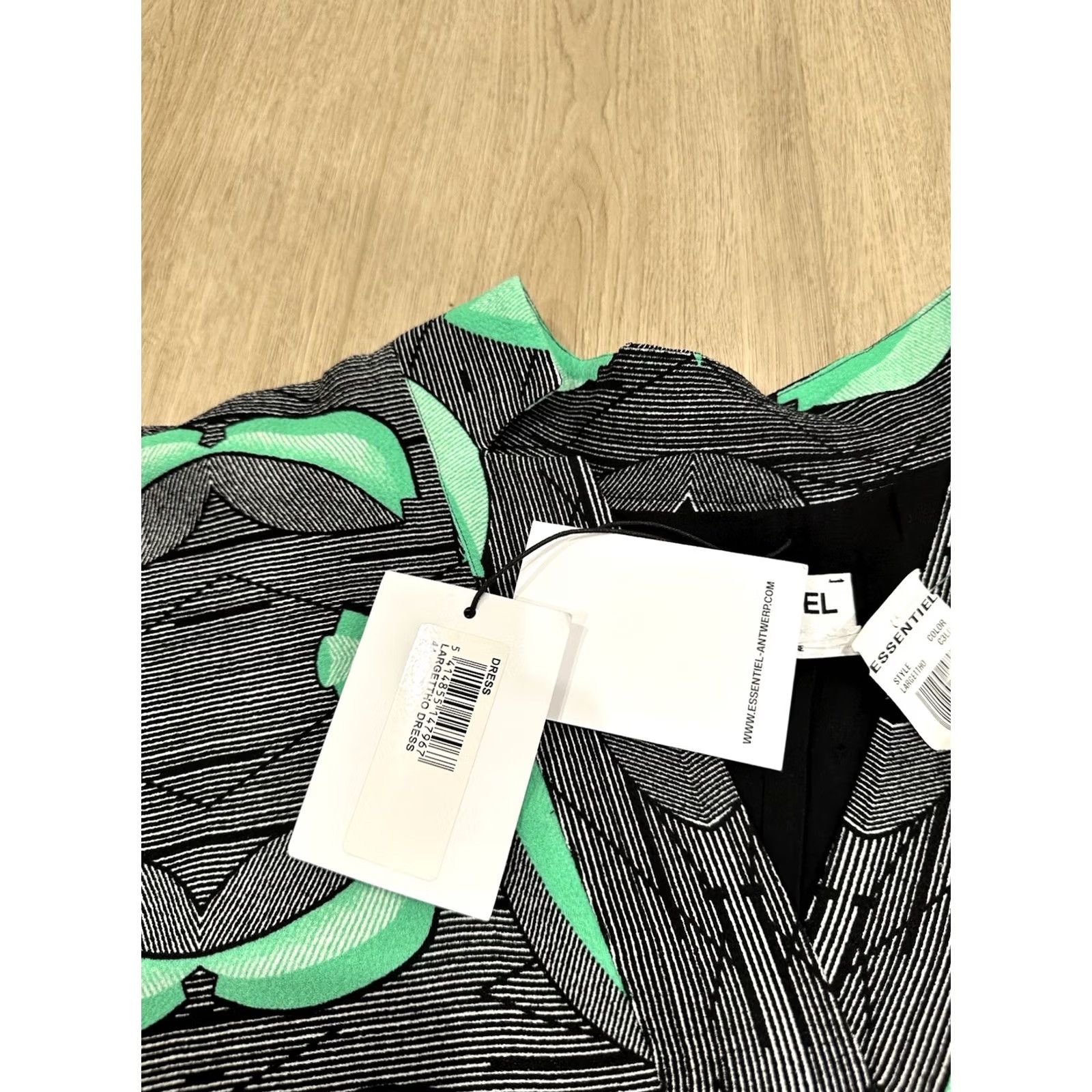 Essentiel Antwerp NWT Essentiel Antwerp Graphic Print Mini Dress Size EU 44 US 12 Green Short Sheath Womens 12 Size XL / US 12-14 / IT 48-50 - 7 Thumbnail