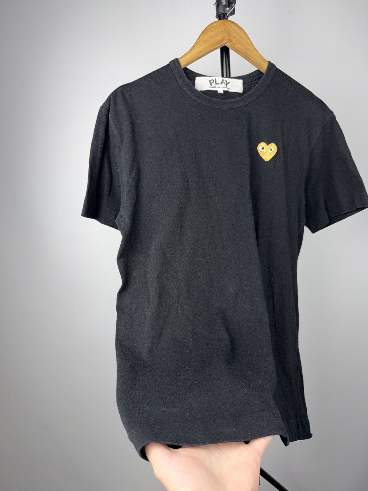 CDG by Comme des Garcons Comme des Garçons PLAY Gold Heart Black Tee Made in Japan Size US L / EU 52-54 / 3 - 3 Thumbnail