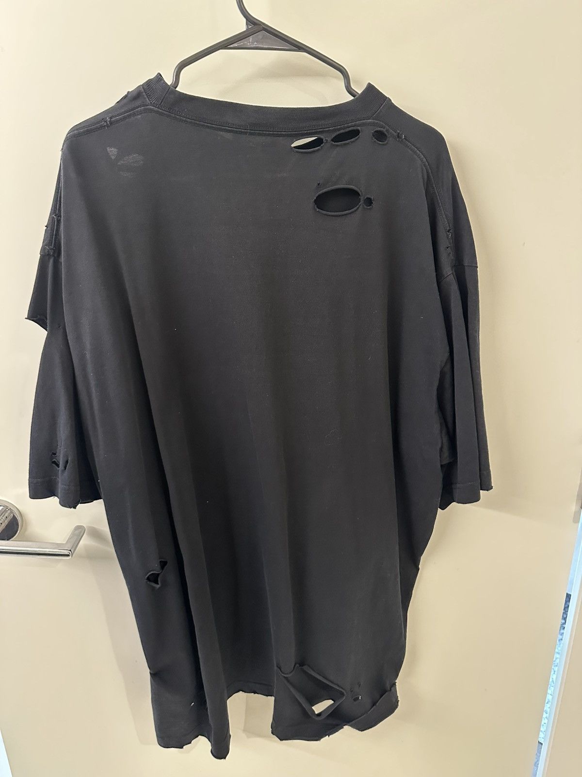 Balenciaga Balenciaga Oversized Distressed Tee Size US M / EU 48-50 / 2 - 2 Thumbnail