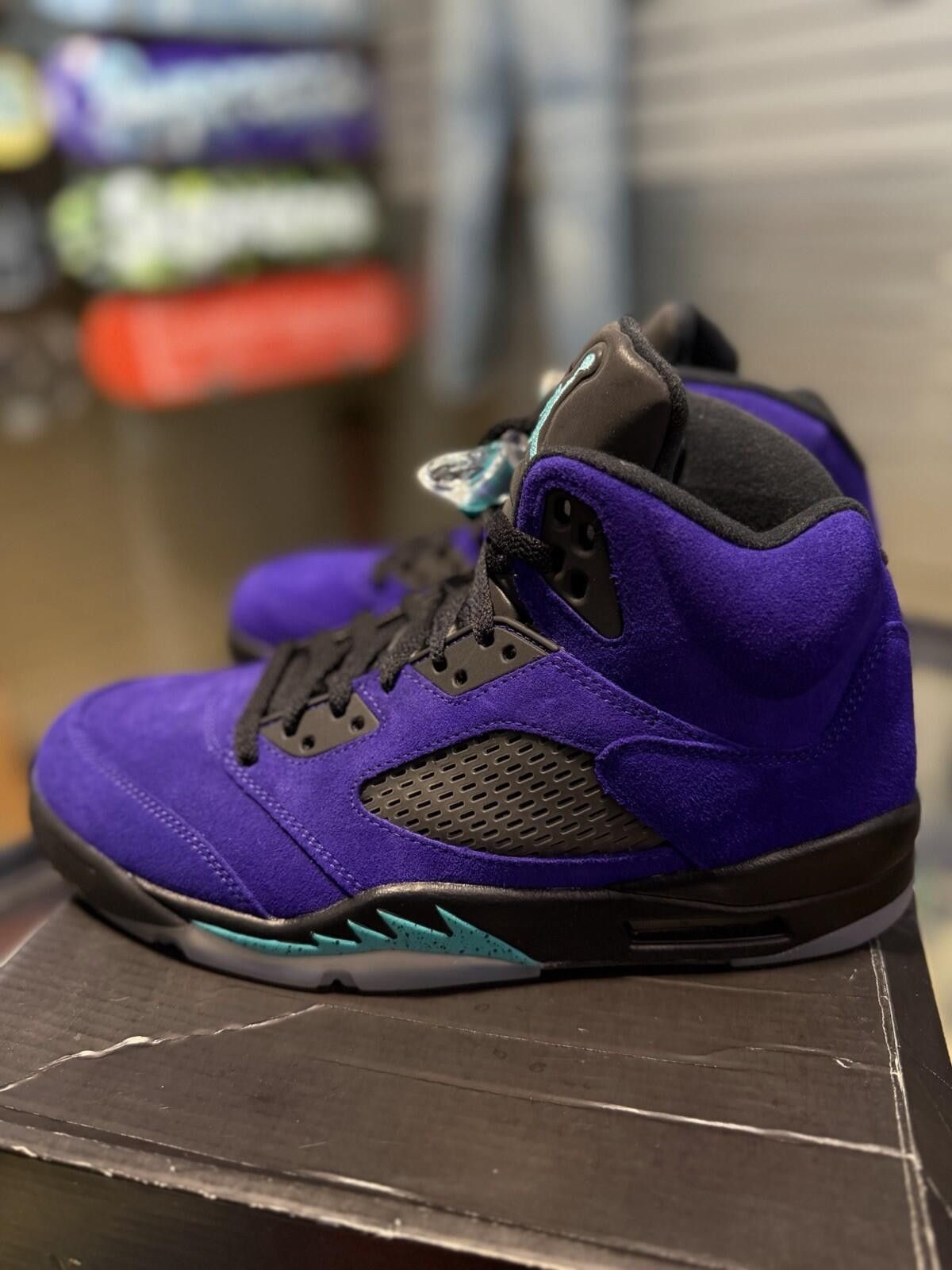 Jordan Brand Jordan 5 Retro Alternate Grape 2020 Size 10 Pre-Owned Purple Size US 10 / EU 43 - 2 Thumbnail