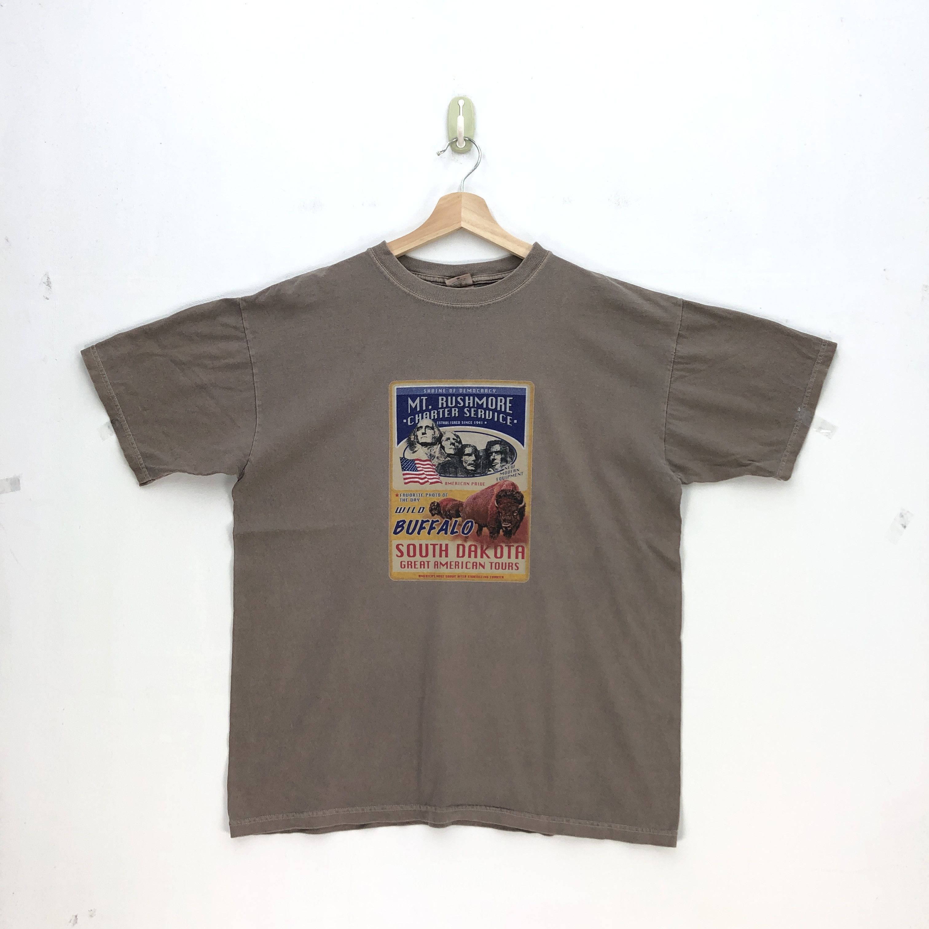 Vintage Vintage Y2K Mt Rushmore T Shirt Buffalo South Dakota Tees Size US L / EU 52-54 / 3 - 1 Thumbnail