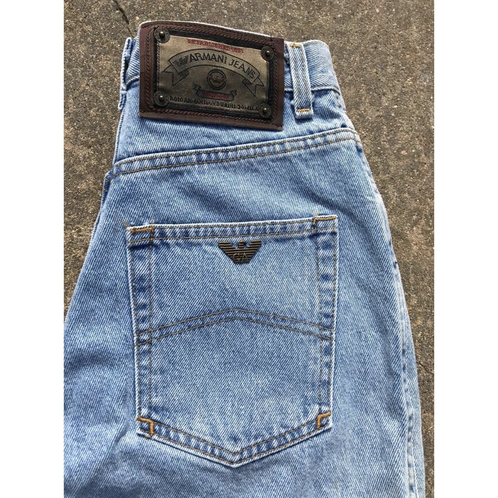 Giorgio Armani VINTAGE Giorgio Armani Women’s Mom Jeans High Rise Tapered Light Wash Size 10 90s Denim Size 32" / US 10 / IT 46 - 2 Thumbnail