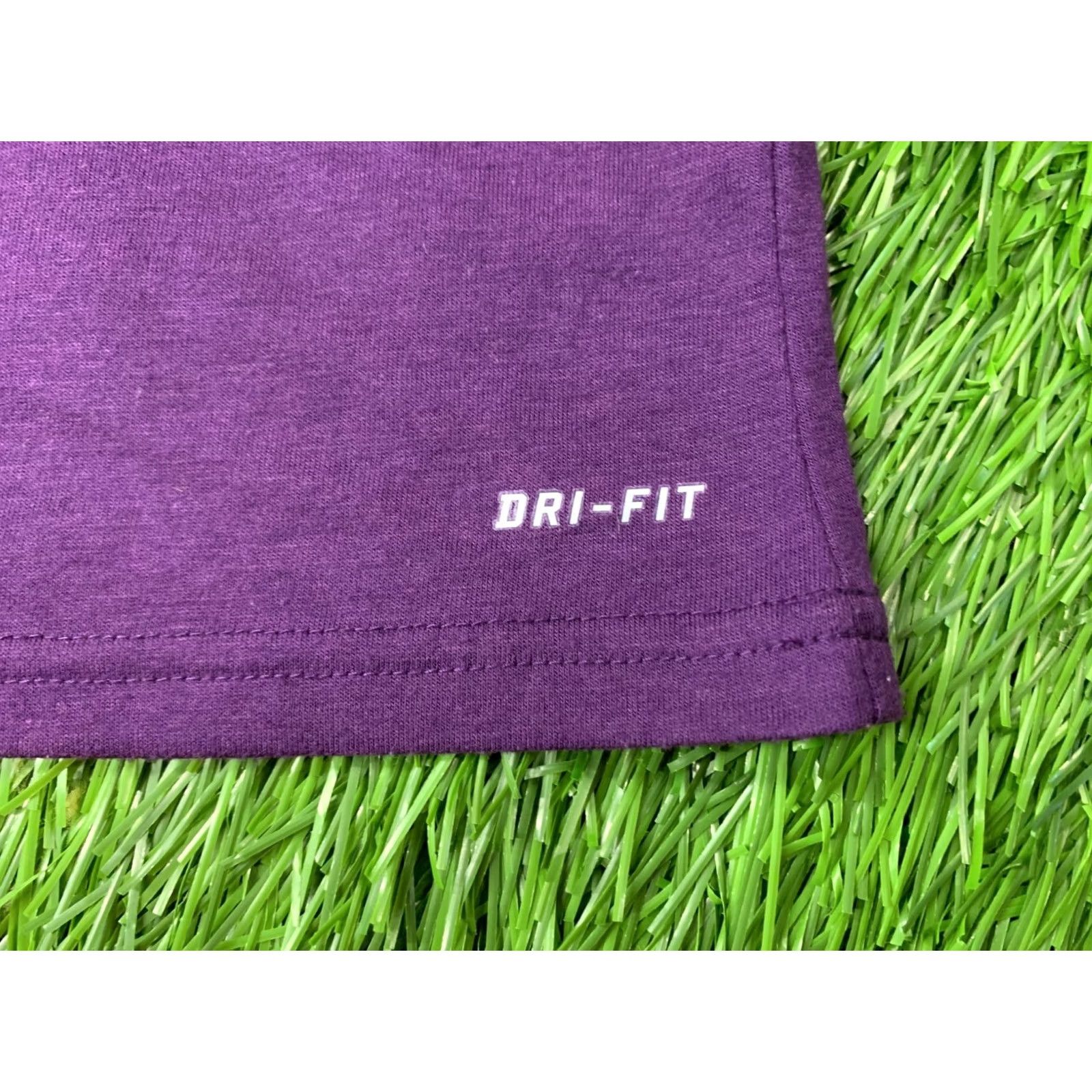 Nike Nike LIVESTRONG DRI-FIT 2013 ORIGINAL RUN TRAINING WOMEN SHIRT JERSEY M Violet LiveSTRONG Nike Dri-FIT Women Running Shirt Jersey M Women Shirts Size M / US 6-8 / IT 42-44 - 5 Thumbnail