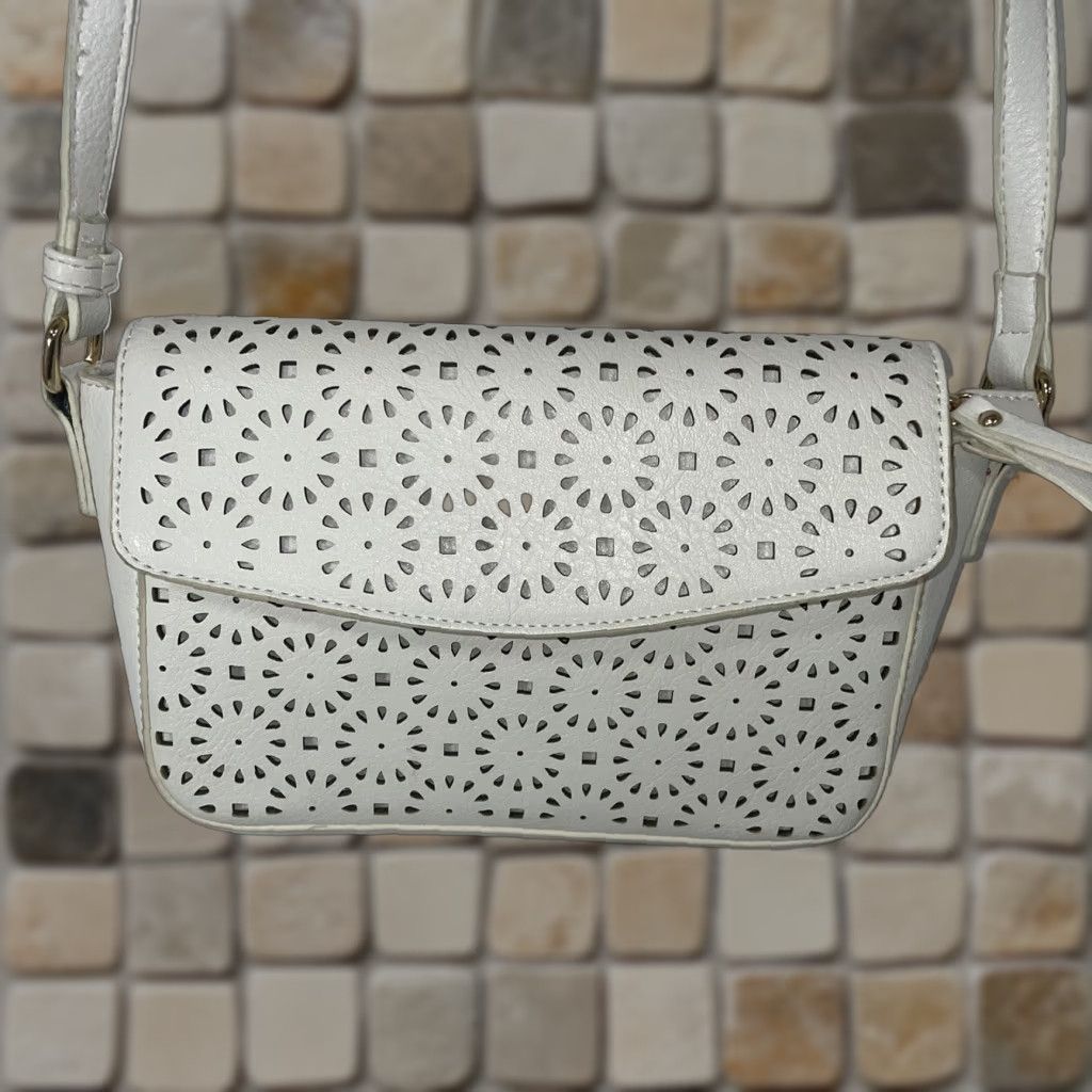 Vintage Miztique White Leather Shoulder Strap Purse Cut Out Designs Front Pre Owned Casual Shoulder Bag Adults Medium 9x6 in Gold Hardware Womens Size ONE SIZE - 1 Thumbnail