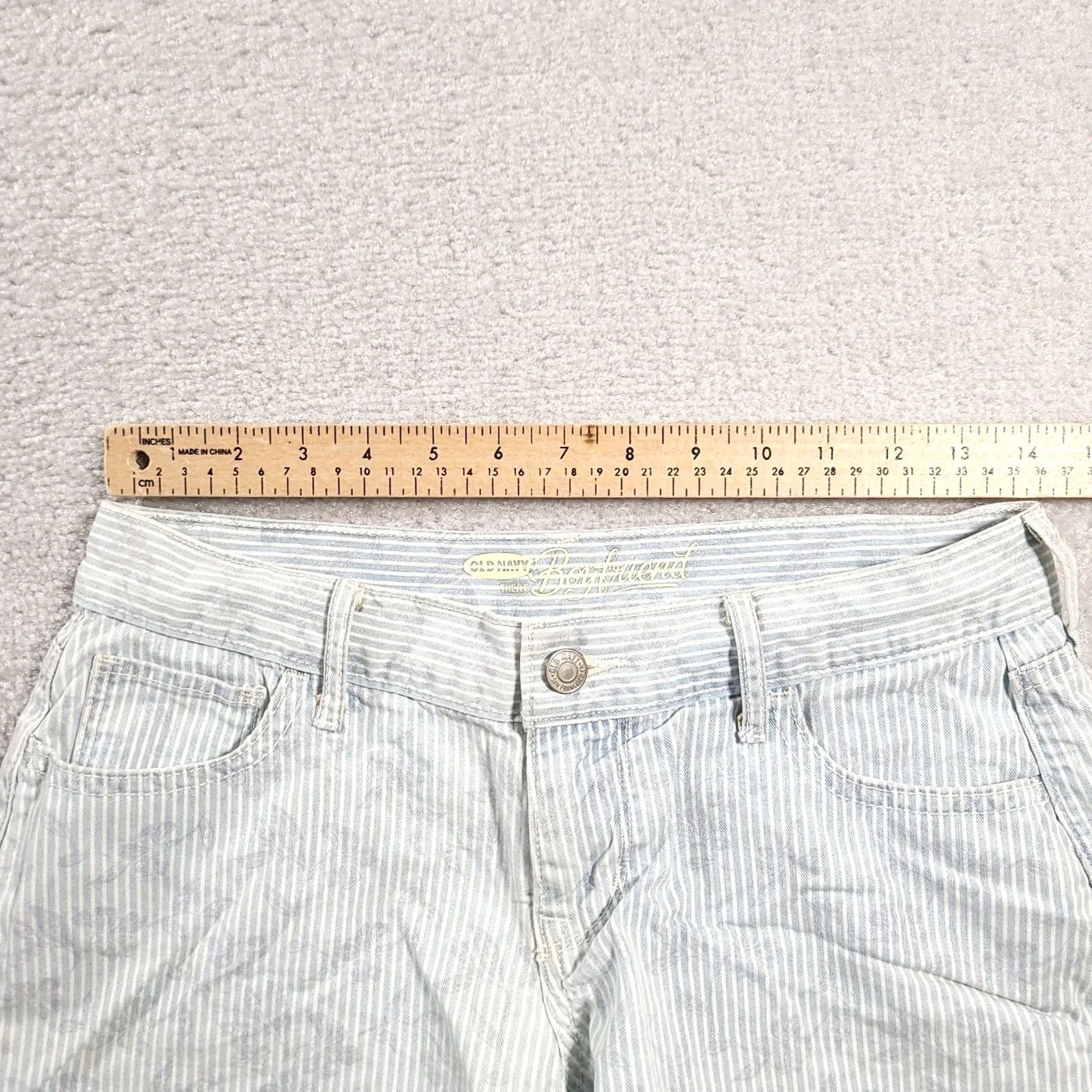 Old Navy Old Navy Boyfriend Fit Blue White Stripe Floral Jean Shorts Sz 2 Size 26" / US 2 / IT 38 - 3 Thumbnail