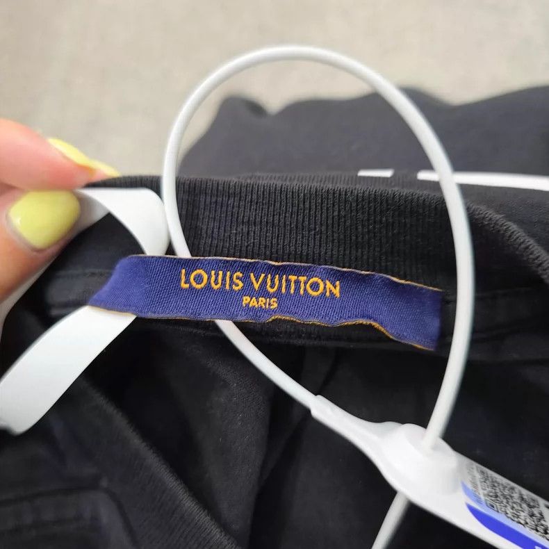 Louis Vuitton Louis Vuitton NBA co-branded big logo T-shirt Size US L / EU 52-54 / 3 - 3 Thumbnail