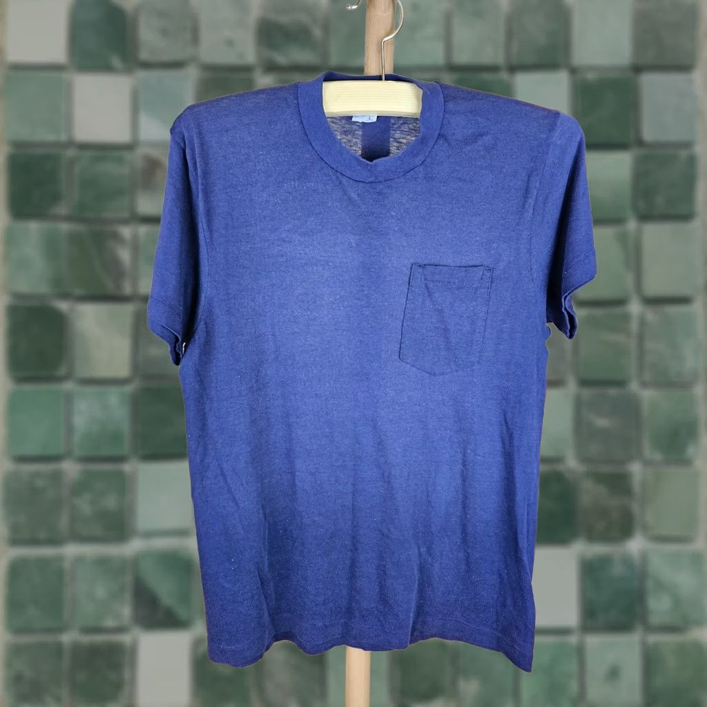 Vintage VINTAGE UNBRANDED BLUE ONE POCKET T-SHIRT SZ LARGE SHIRT MEN Cotton Short Sleeve Crew Neck 70s 19in 27in Size US L / EU 52-54 / 3 - 1 Thumbnail