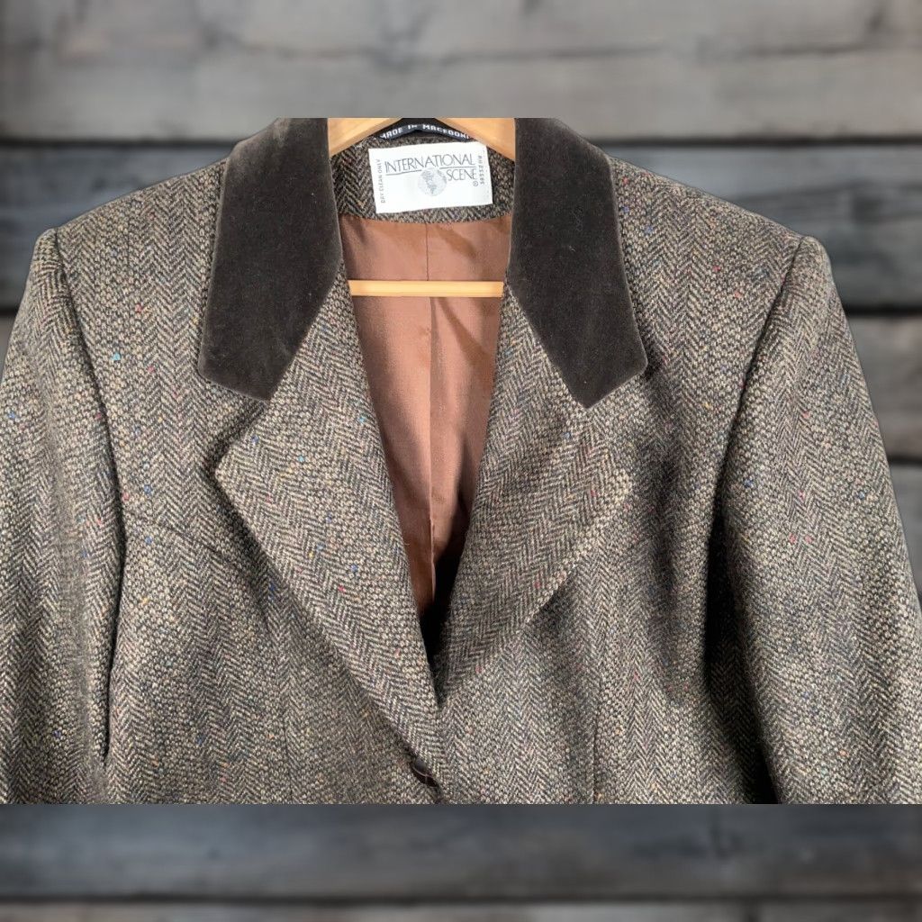 VINTAGE International Scene Blazer Women's 8 Brown Herringbone Tweed 90s Retro 4-Button Shoulder Pads