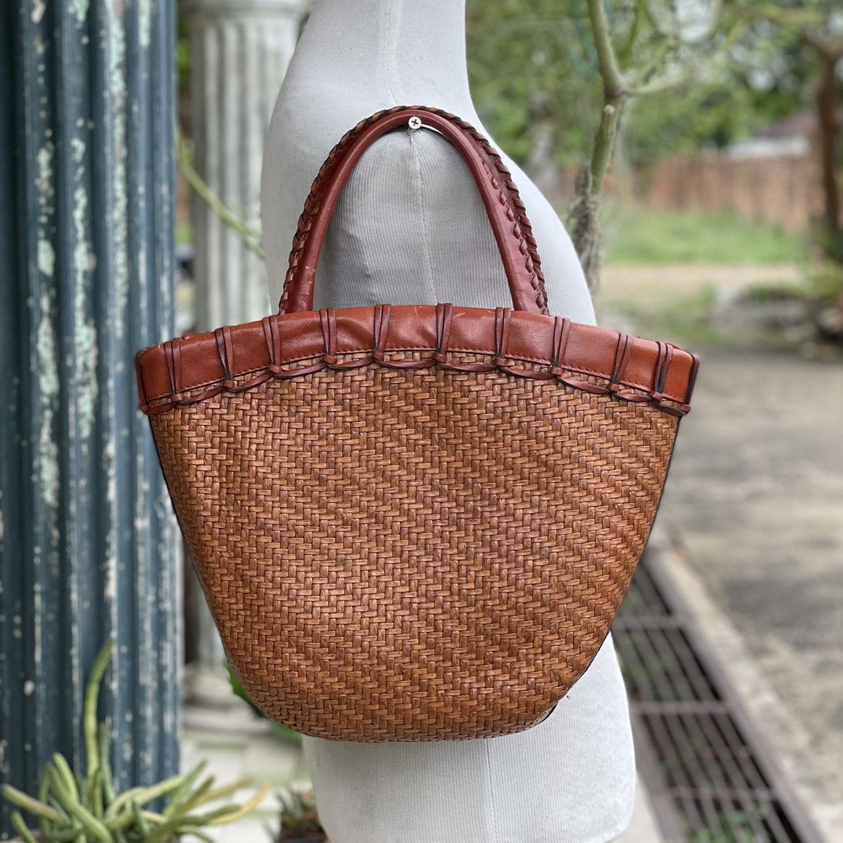 Leather × Vintage ❗️RARE ❗️Rattan Leather Woven Bucket Bag Size ONE SIZE - 2 Thumbnail