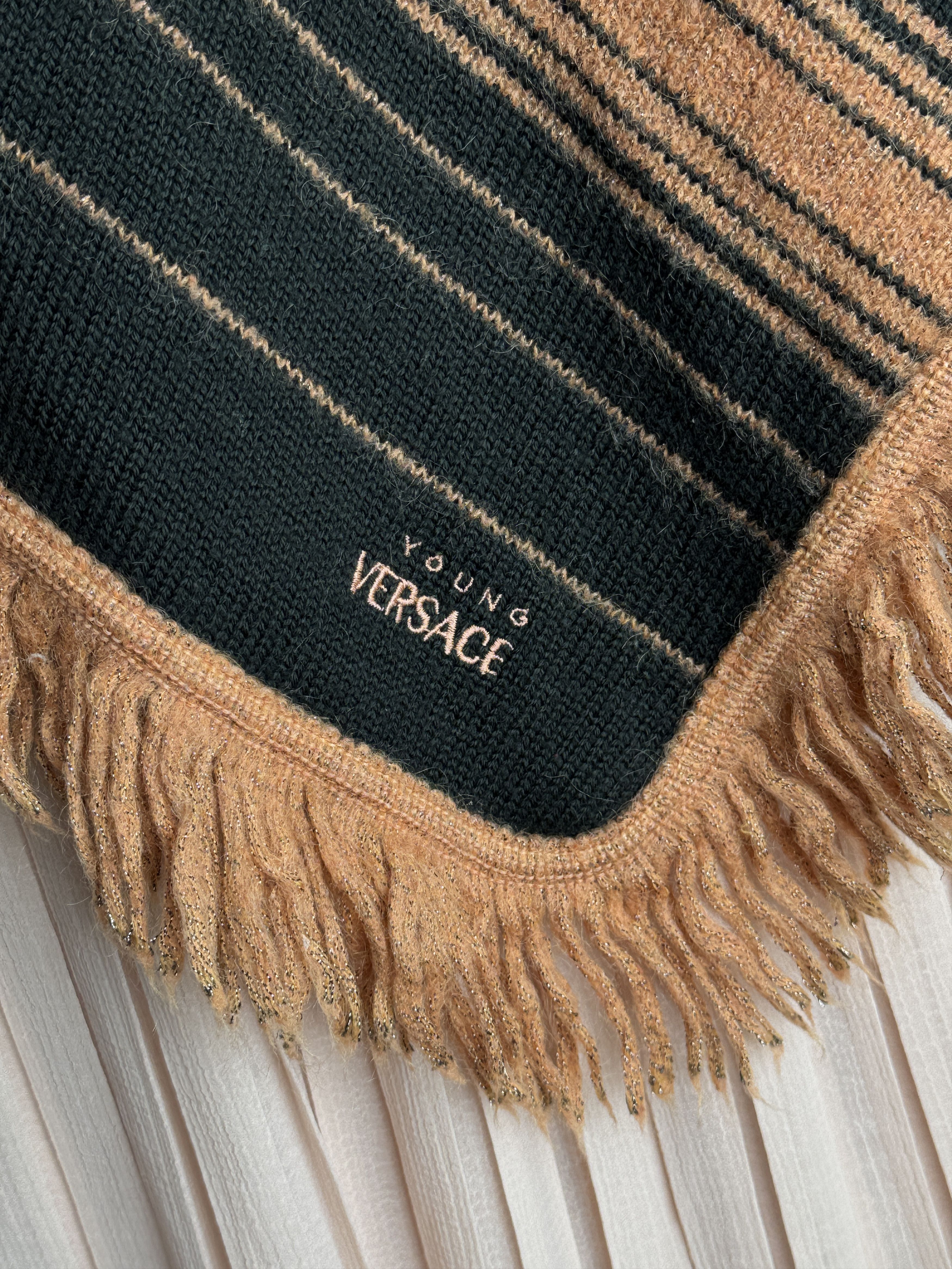 Versace VERSACE YOUNG vintage women’s wool blend poncho Size XS / US 0-2 / IT 36-38 - 3 Thumbnail
