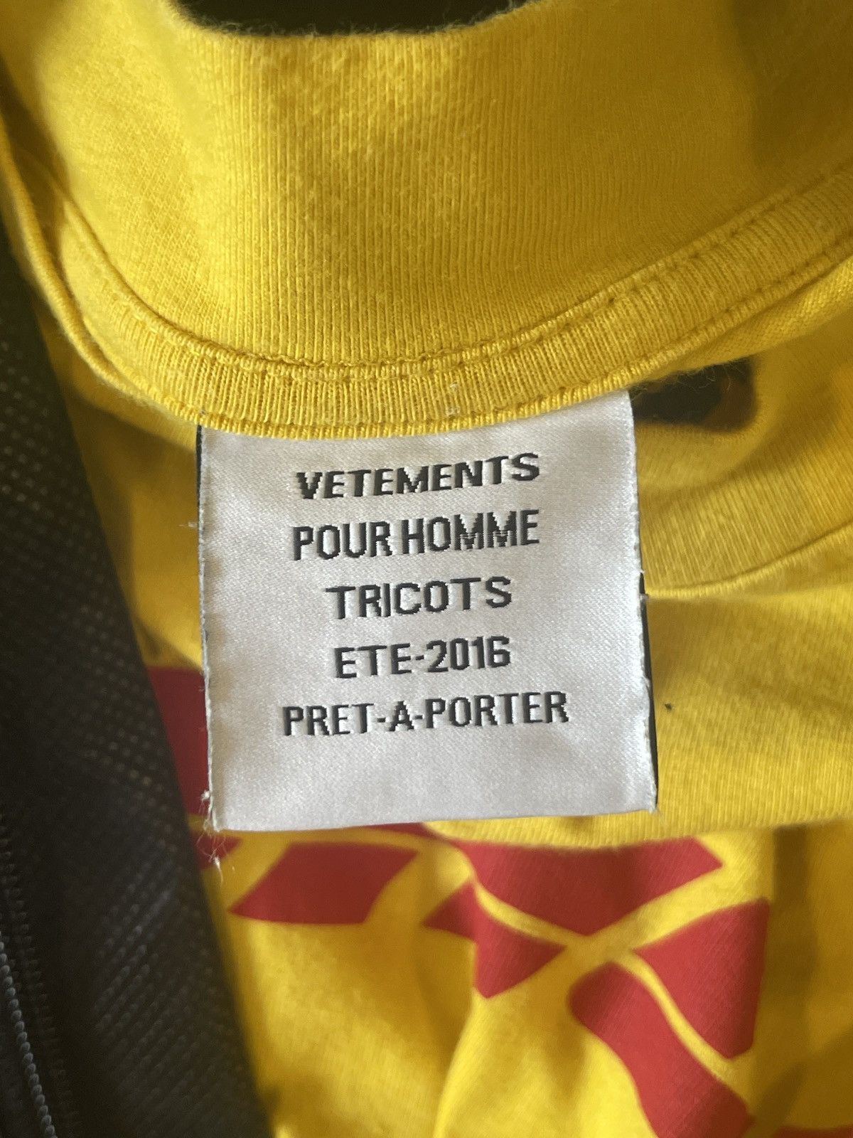 Vetements Vetements DHL Short Sleeve Runway Tshirt Size US M / EU 48-50 / 2 - 9 Thumbnail