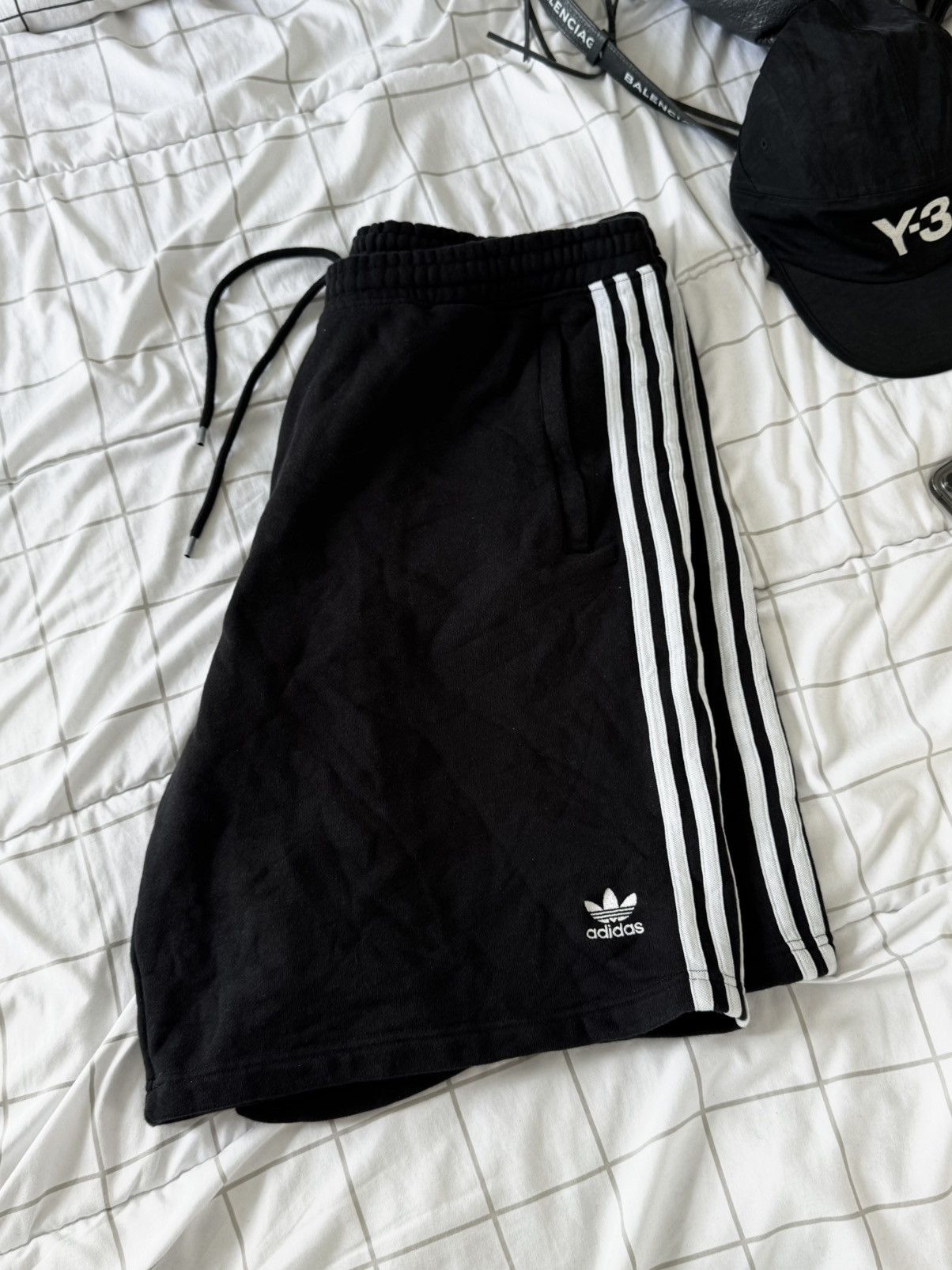 Adidas Adidas Baggy Shorts Balenciaga Style Cotton M/L size Japan Size US 34 / EU 50 - 9 Thumbnail