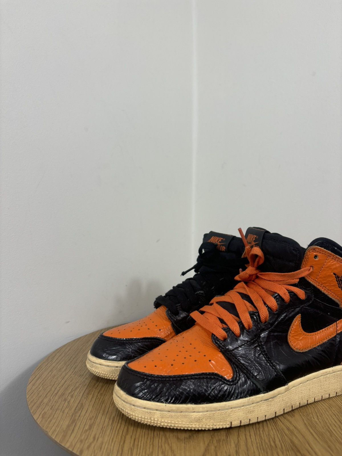 Jordan Brand Air Jordan 1 Retro High OG Shattered Backboard 3.0 Sneakers Size US 6 / EU 39 - 10 Thumbnail