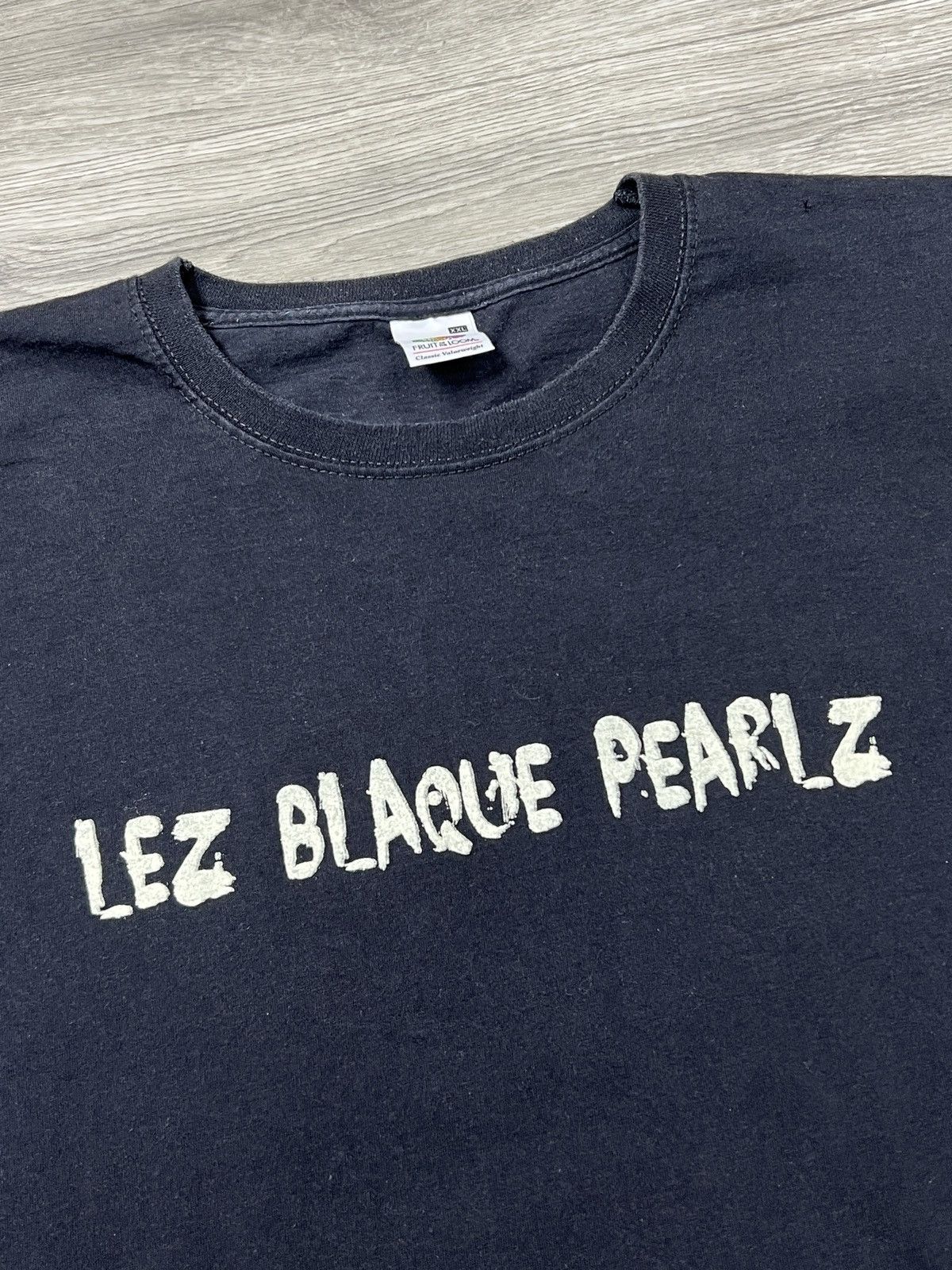 Fruit Of The Loom Vintage Lez Blaque Pearlz "Happy Go Fuck You" Graphic Tee Size US XXL / EU 58 / 5 - 5 Thumbnail