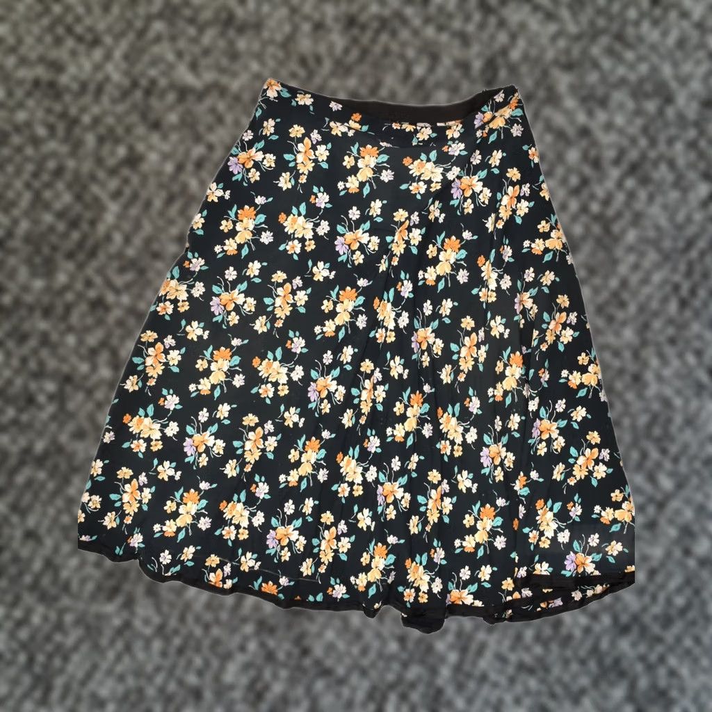 Vintage VINTAGE Womens A-Line Skirt Large Black Floral Viscose W35 Size 24" / US 00 / IT 34 - 1 Preview