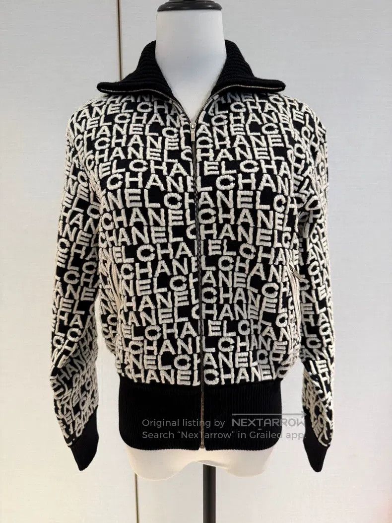 Chanel Black and white full-print knitted zipper jacket