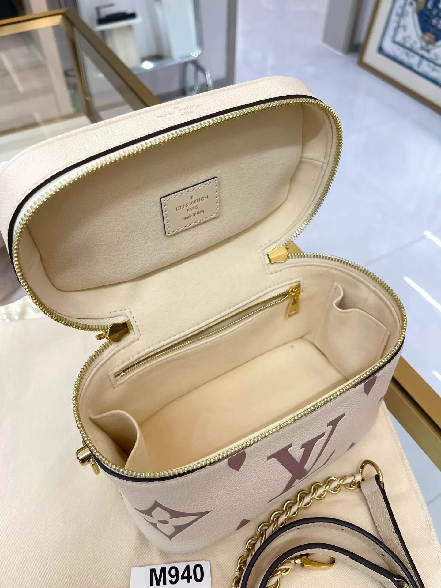 Louis Vuitton LV Vanity Cream White Leather Case Near Mint w/Dust Bag M940 Size ONE SIZE - 7 Thumbnail
