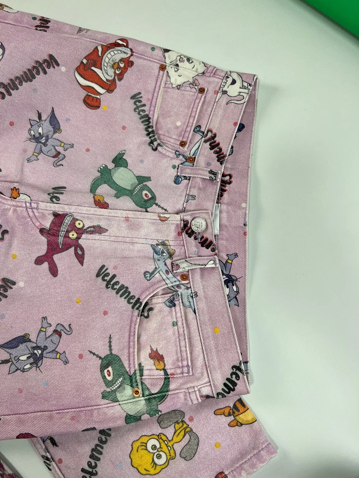 Vetements VETEMENTS SS20 RUNWAY COMIC CLUSTERFUCK JEANS IN PINK SZ:XS Size US 31 - 6 Thumbnail