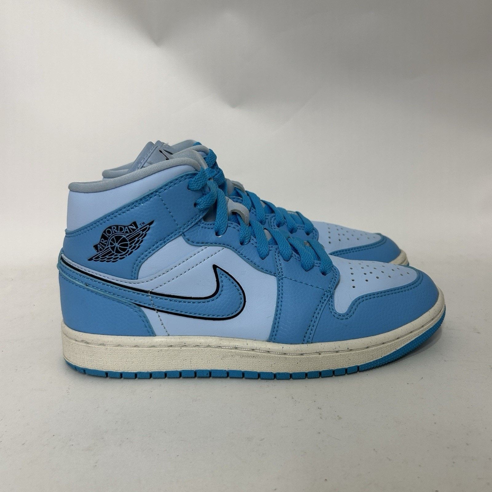 Nike Nike Air Jordan 1 Mid SE WMNS “Ice Blue” DV1302-400 Size US 8 / IT 38 - 4 Thumbnail