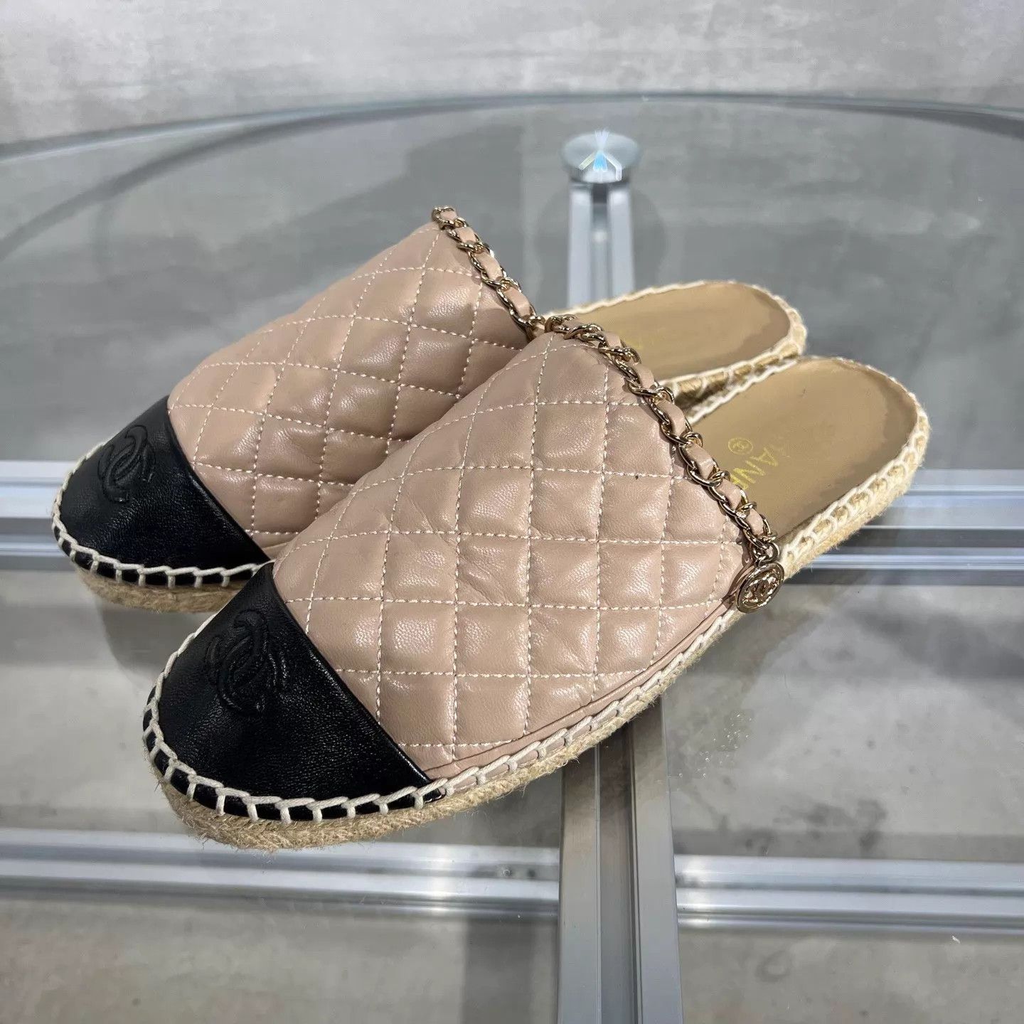 Chanel CHANEL Fisherman Chain Slides Size 38 YH23321 Size US 7.5 / IT 37.5 - 2 Thumbnail