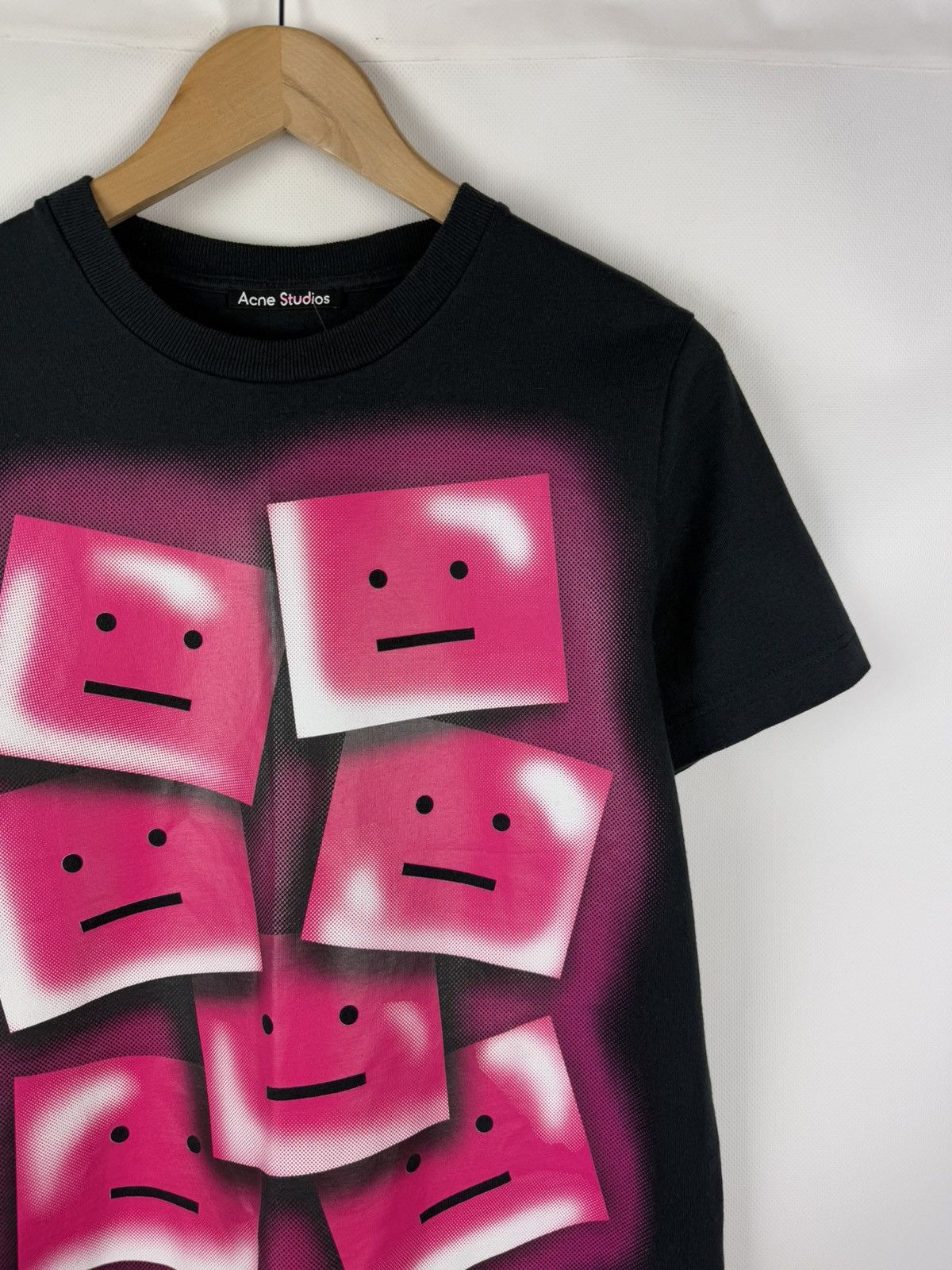 Acne Studios Acne Studios Patch Face Multilogo Men’s Short Sleeve T Shirt Size US S / EU 44-46 / 1 - 5 Thumbnail
