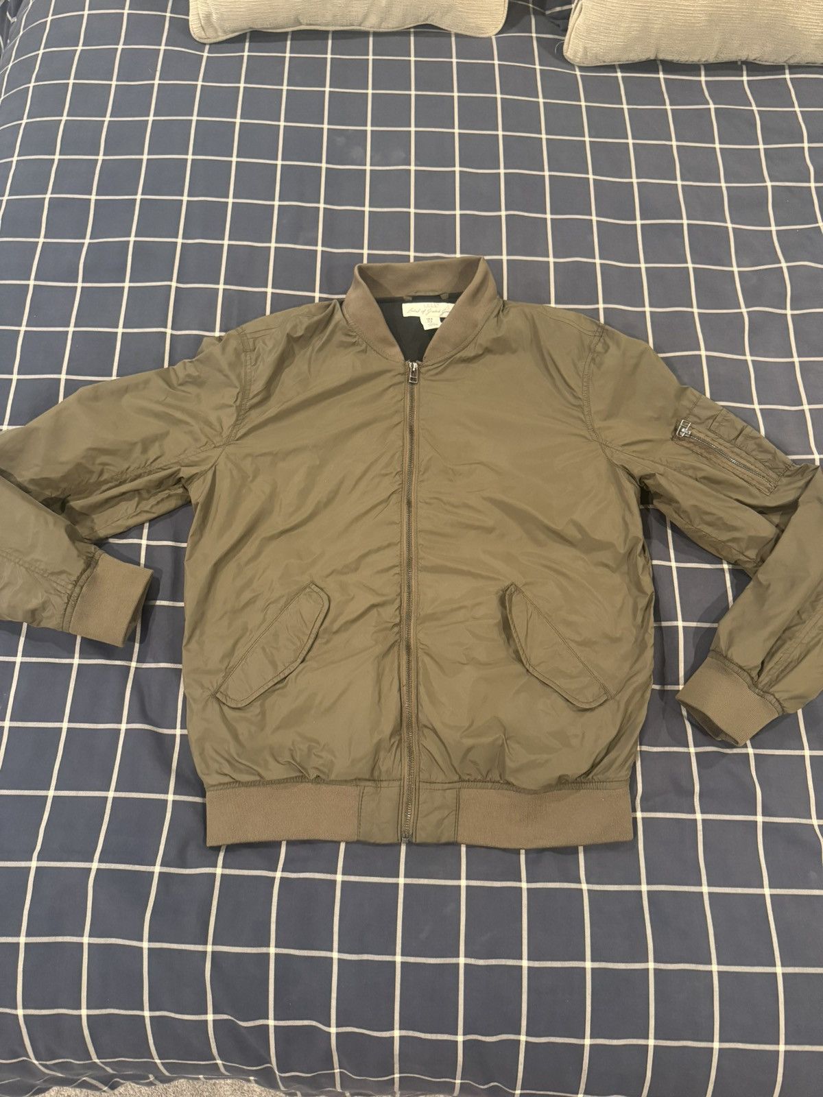 H&M Men H&M L.O.G.G Nylon Bomber Jacket Olive Green Size M Size US M / EU 48-50 / 2 - 1 Thumbnail