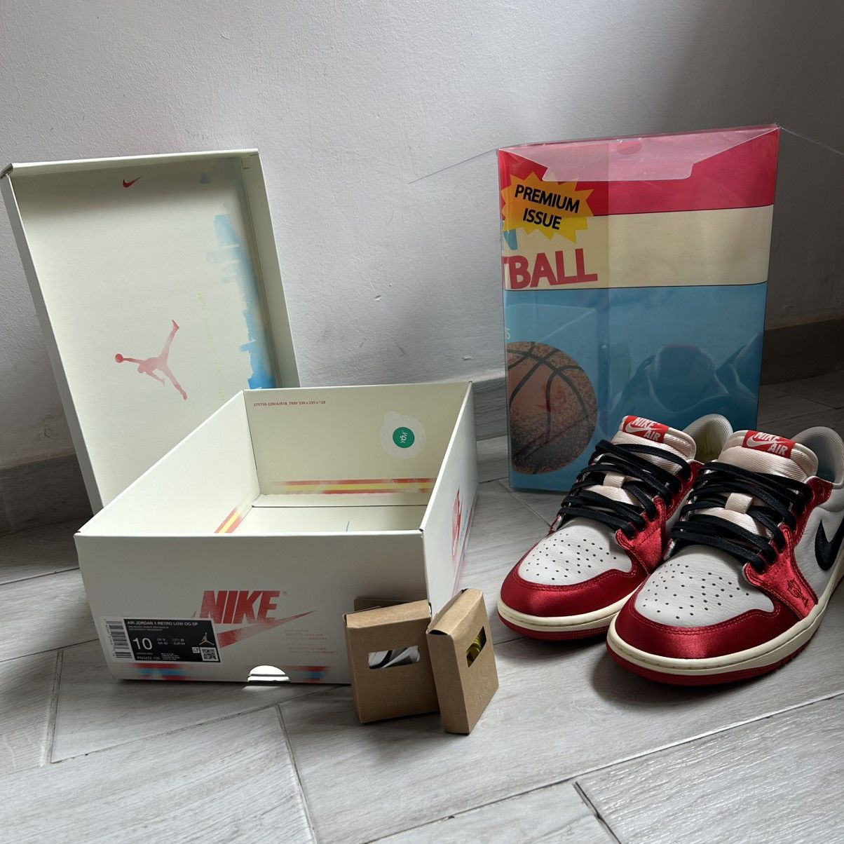 Jordan Brand Jordan 1 Low OG Trophy Room “Away” Size US 10 / EU 43 - 1 Thumbnail